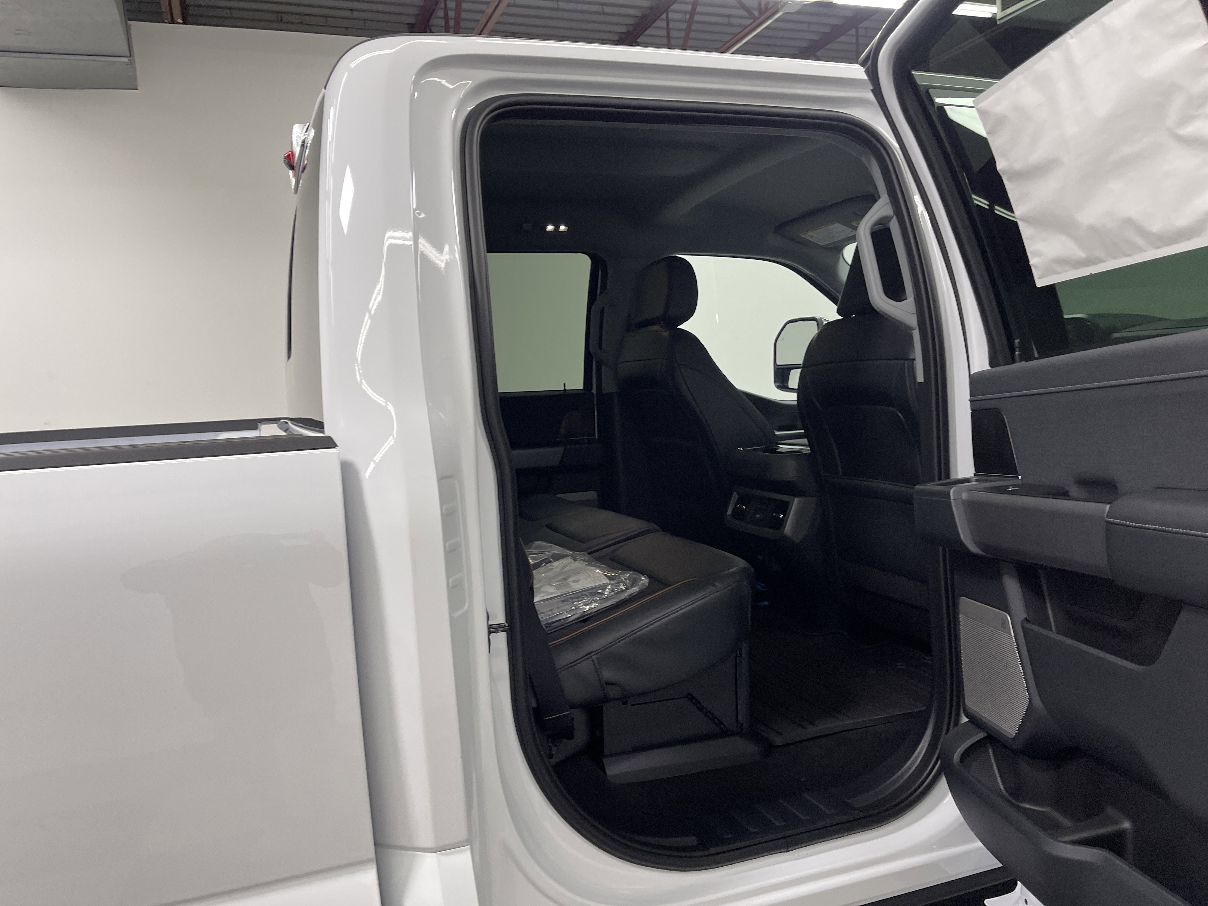 2026 Ford Super Duty F-350 DRW LARIAT