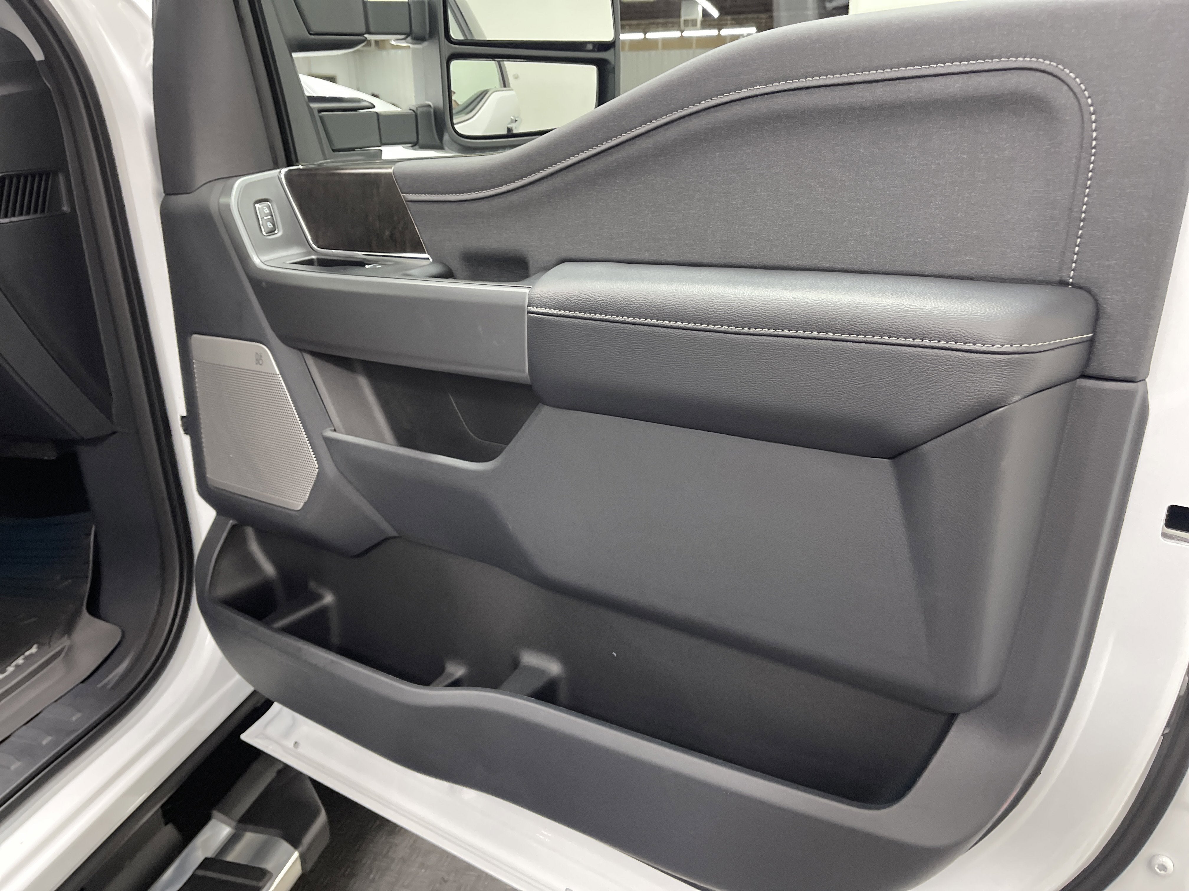 2026 Ford Super Duty F-350 DRW LARIAT