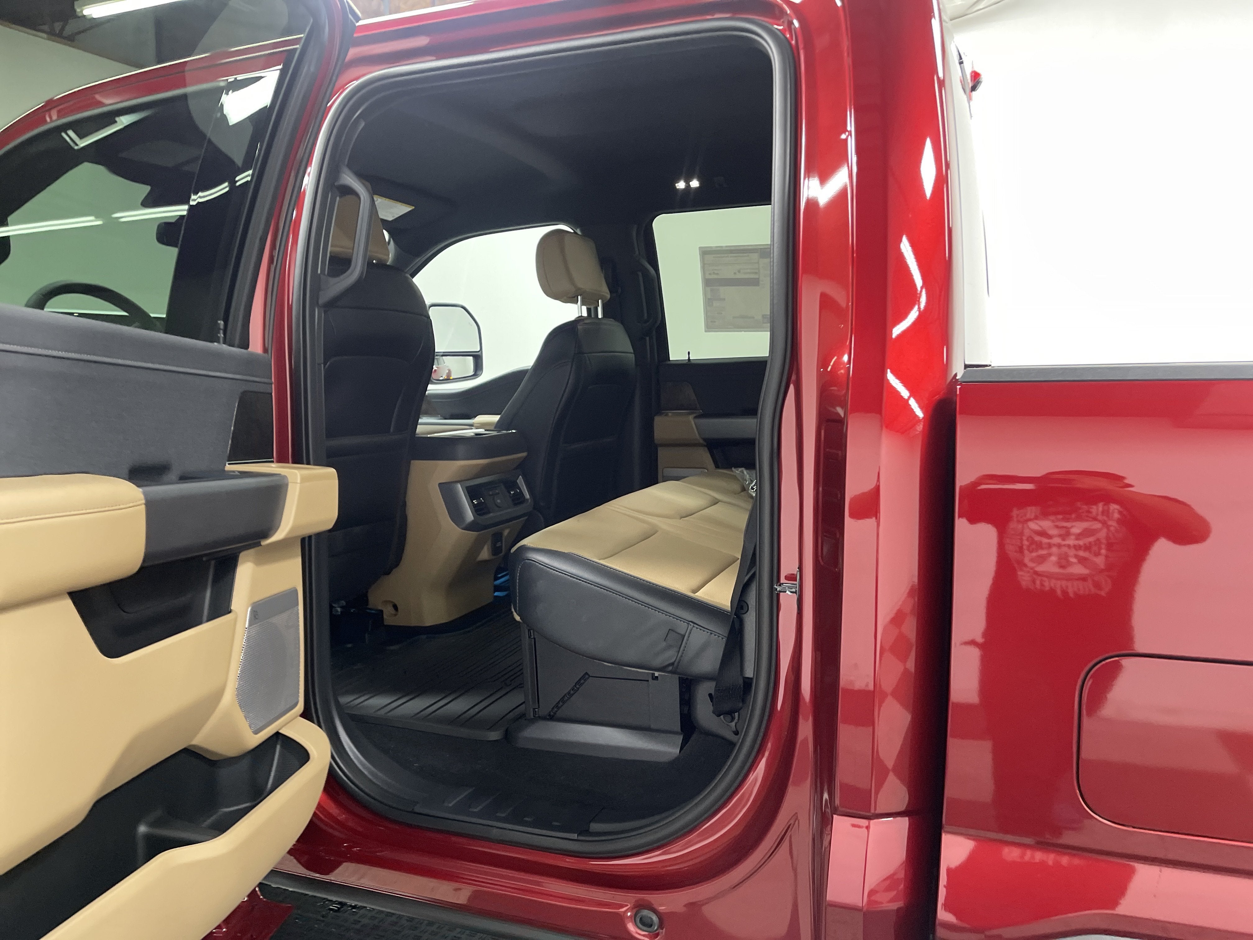 2026 Ford Super Duty F-350 DRW LARIAT