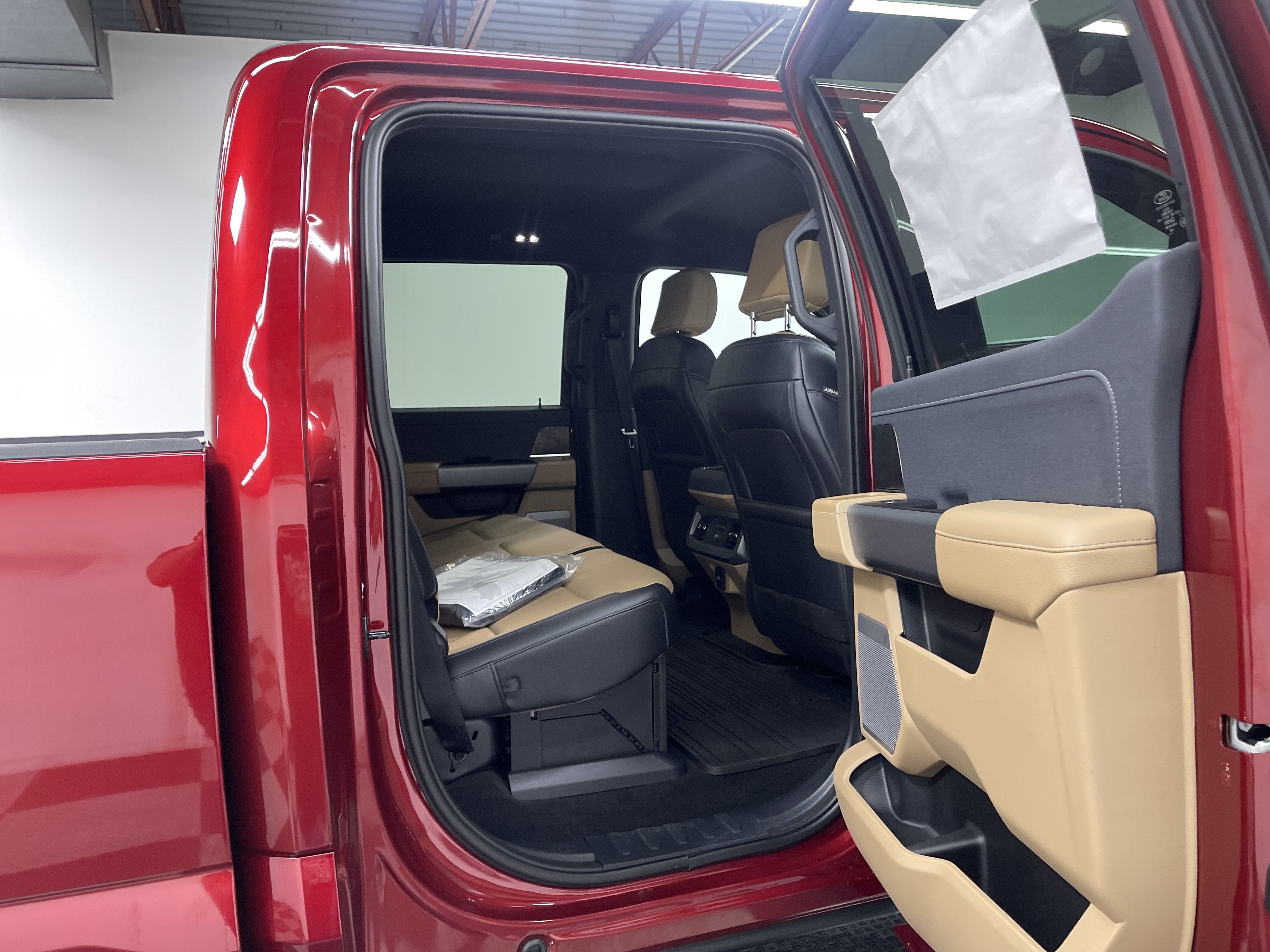 2026 Ford Super Duty F-350 DRW LARIAT
