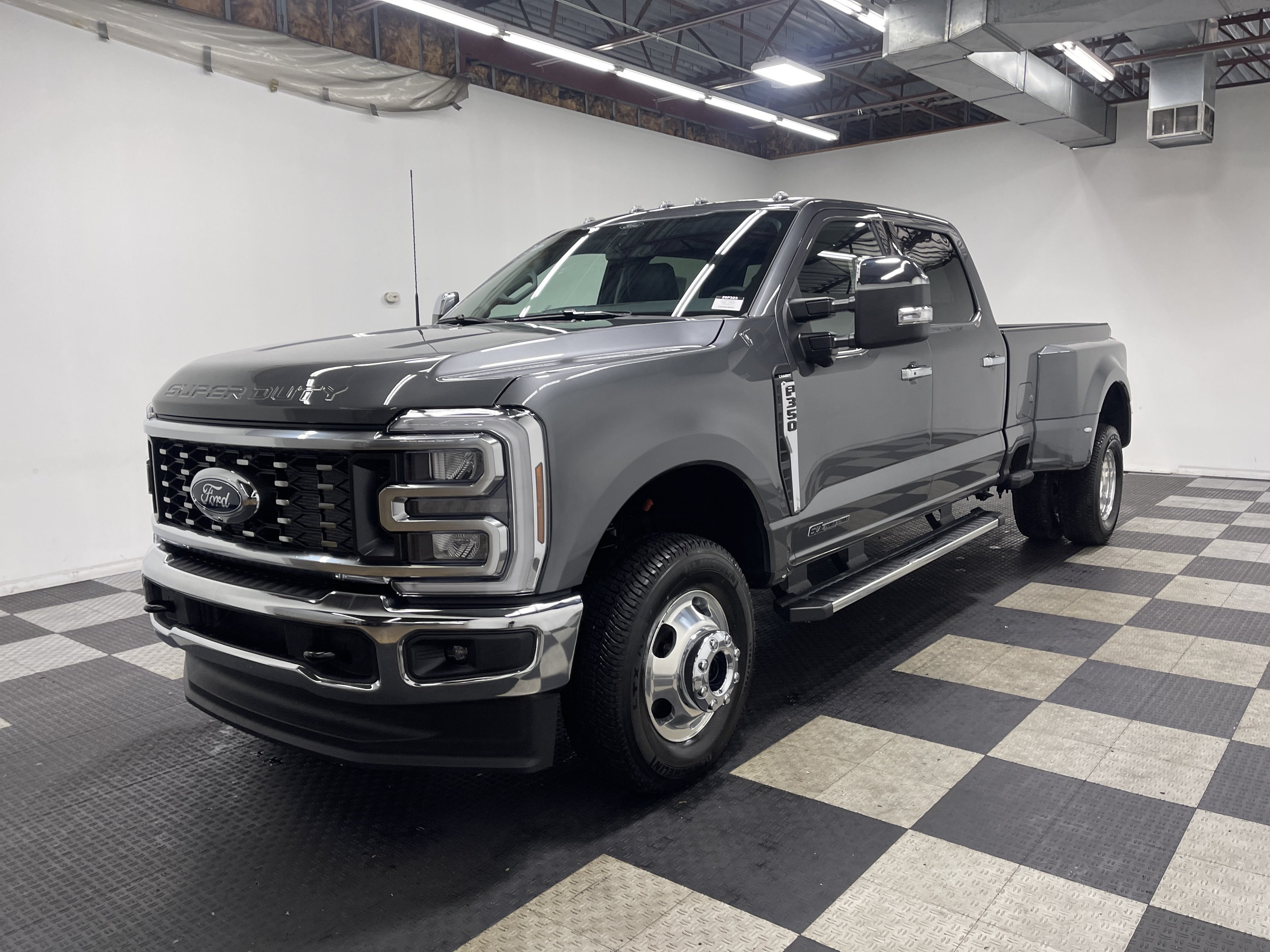 2026 Ford Super Duty F-350 DRW LARIAT