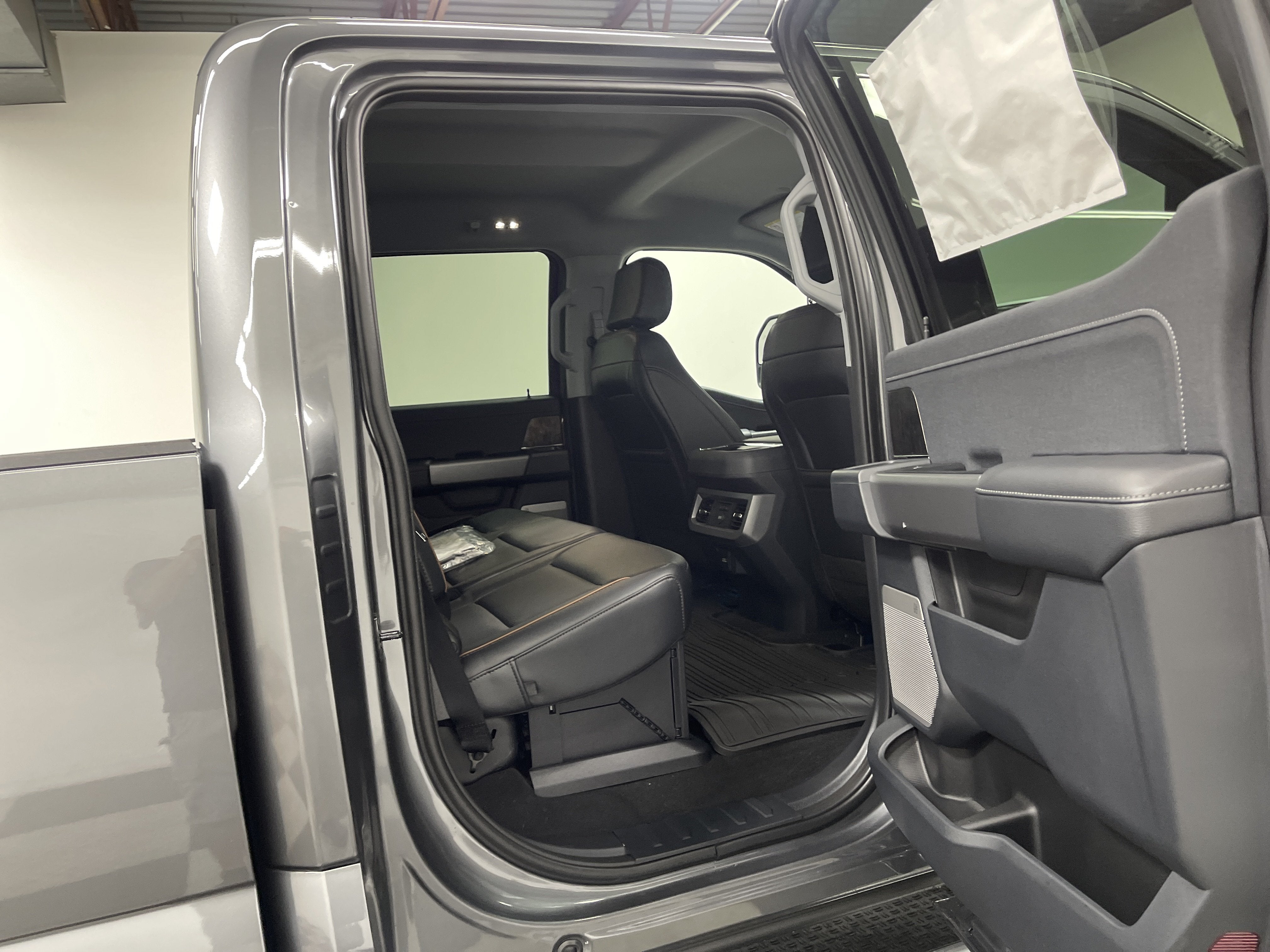 2026 Ford Super Duty F-350 DRW LARIAT