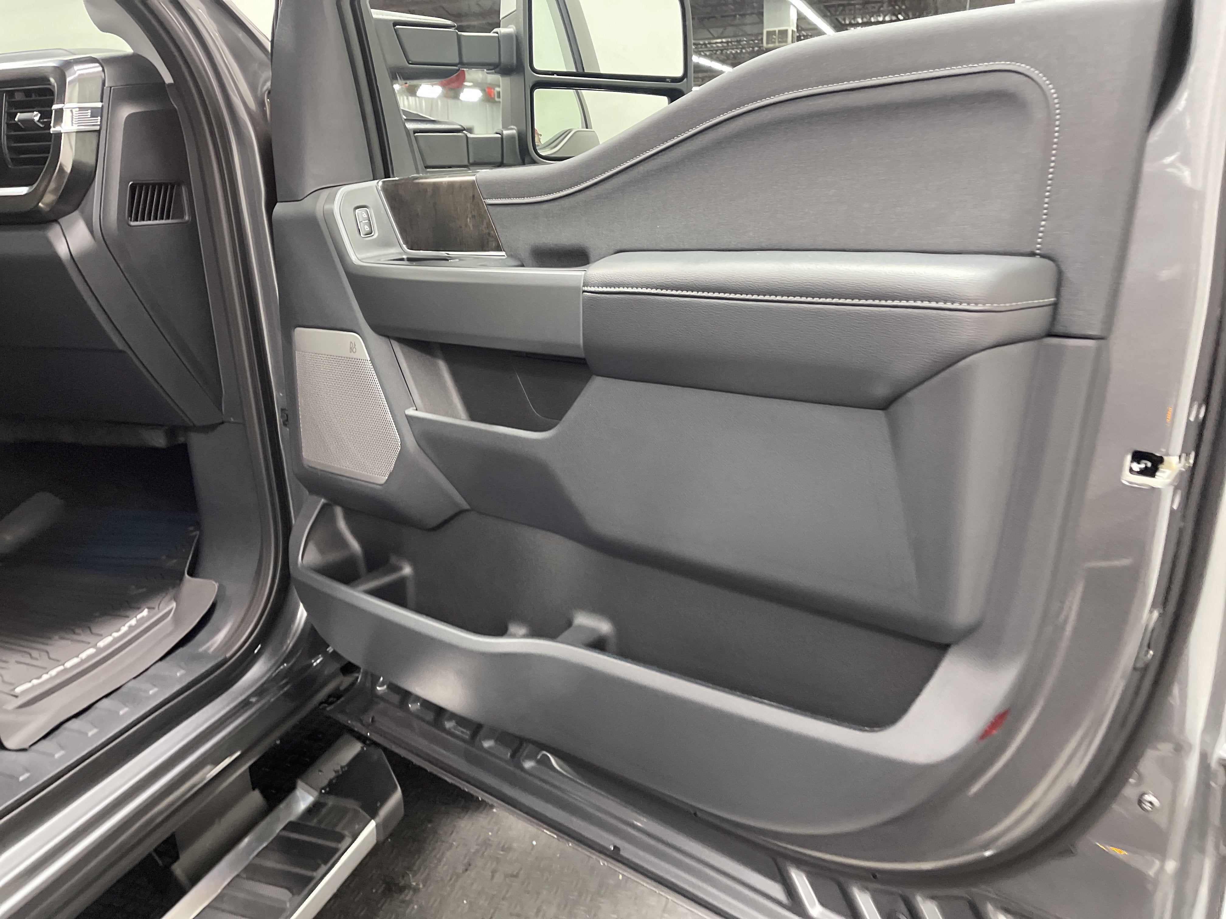 2026 Ford Super Duty F-350 DRW LARIAT