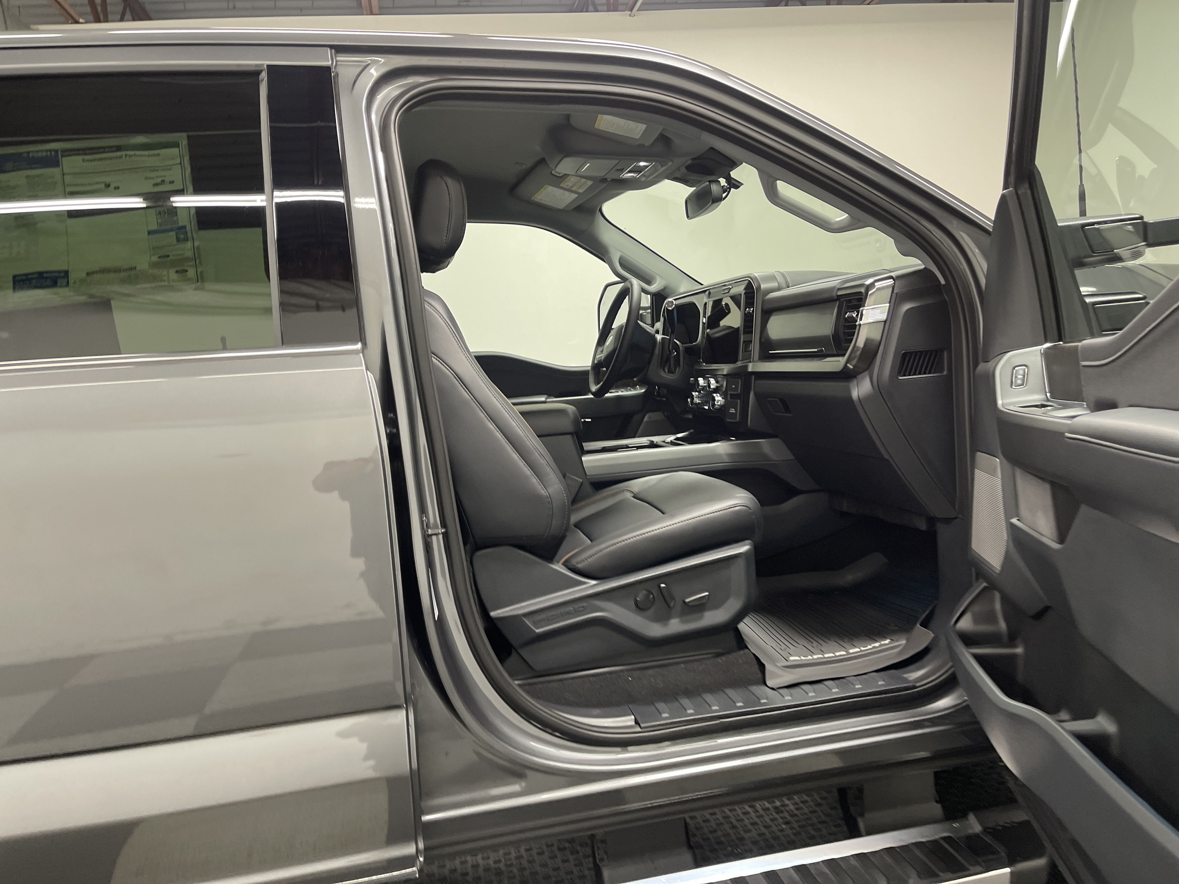 2026 Ford Super Duty F-350 DRW LARIAT