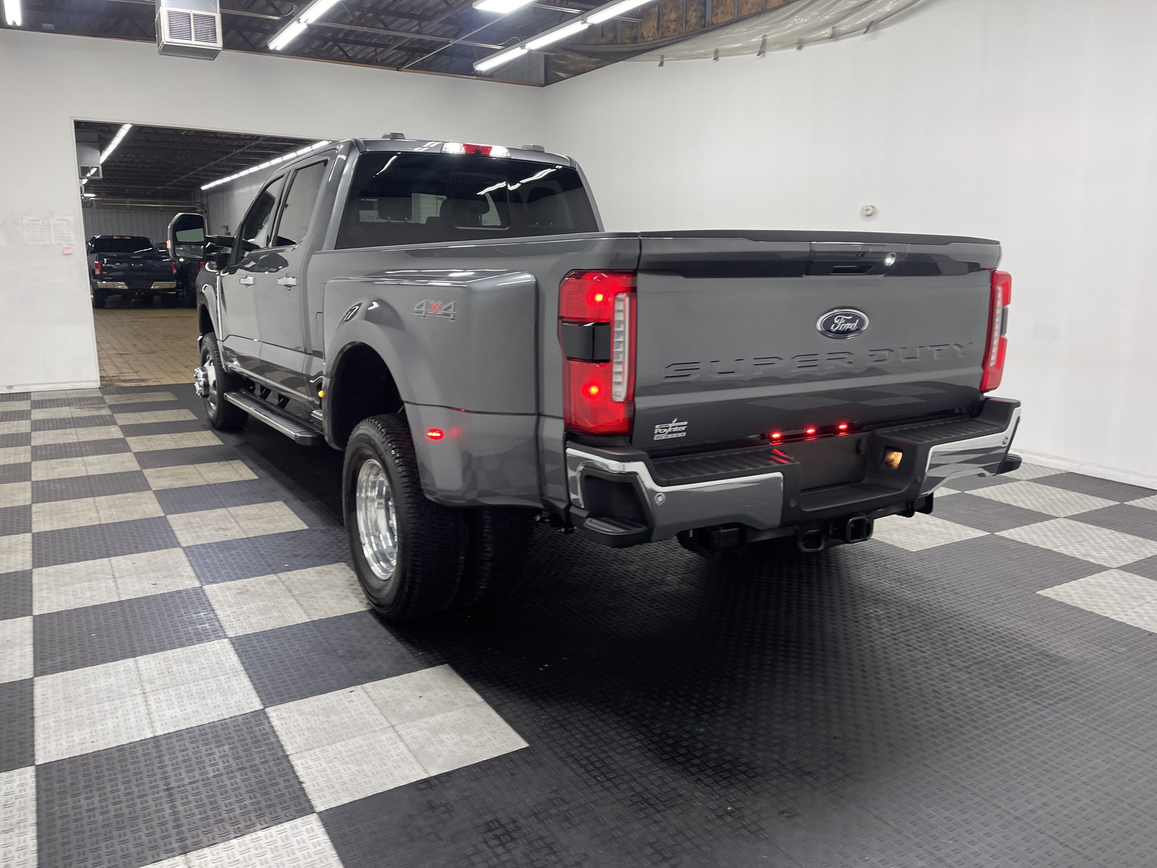 2026 Ford Super Duty F-350 DRW LARIAT
