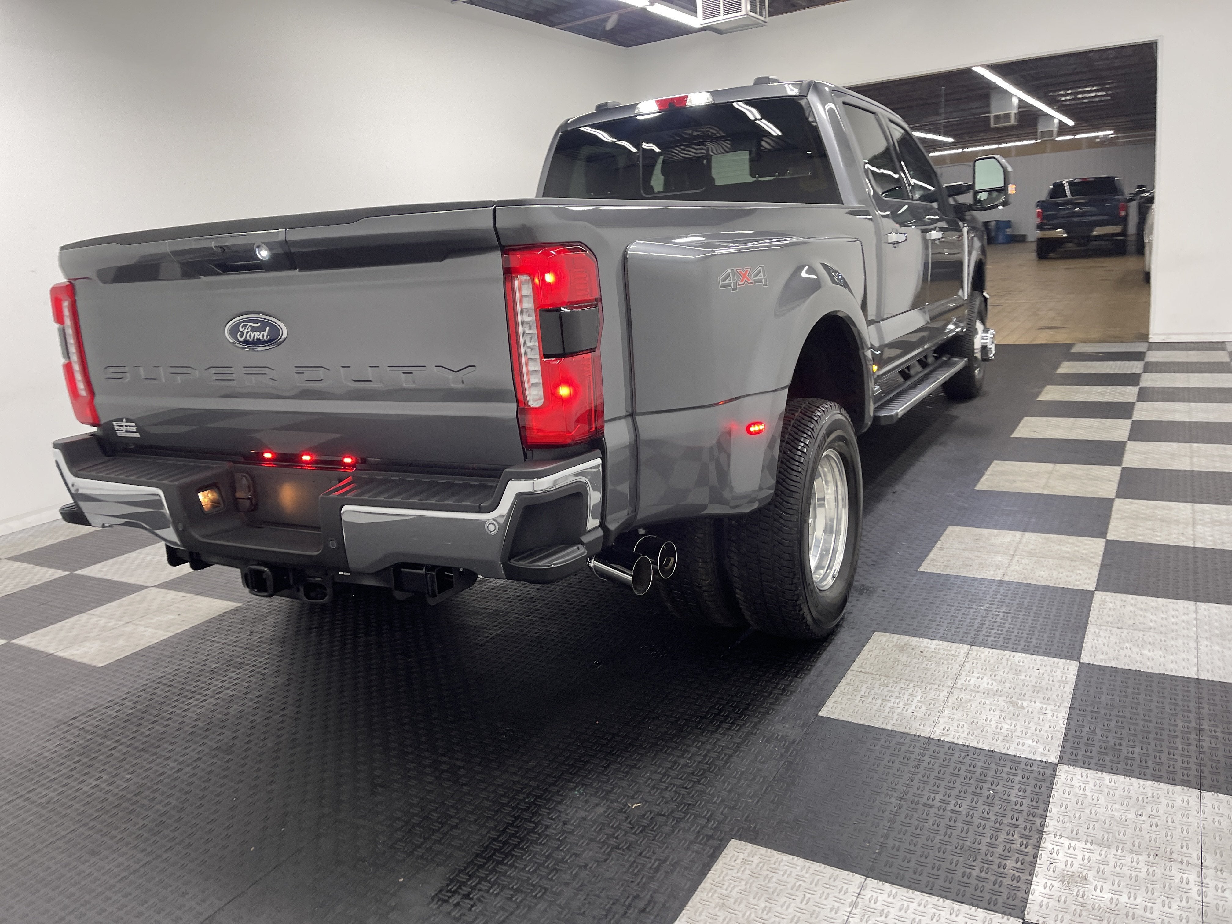 2026 Ford Super Duty F-350 DRW LARIAT