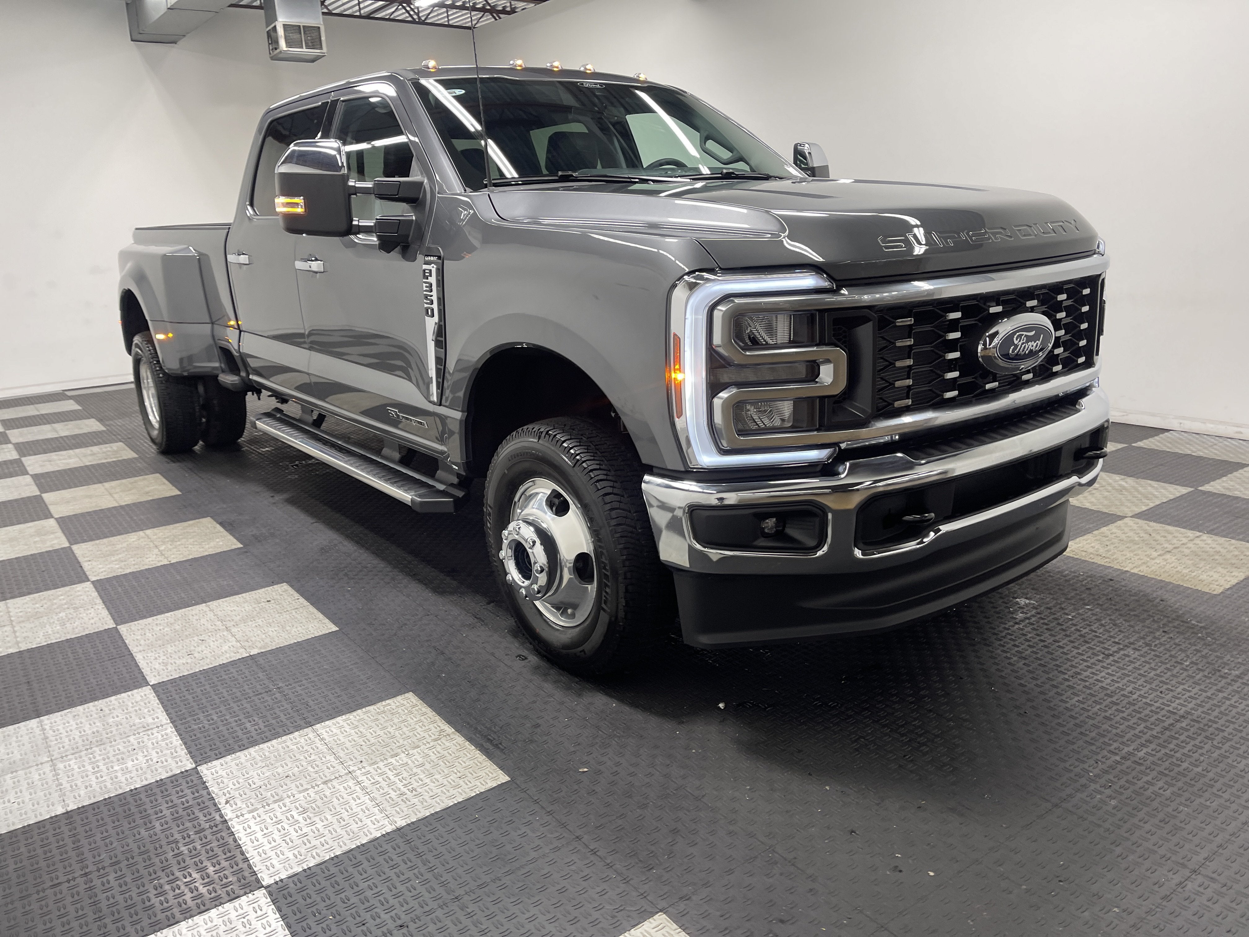 2026 Ford Super Duty F-350 DRW LARIAT