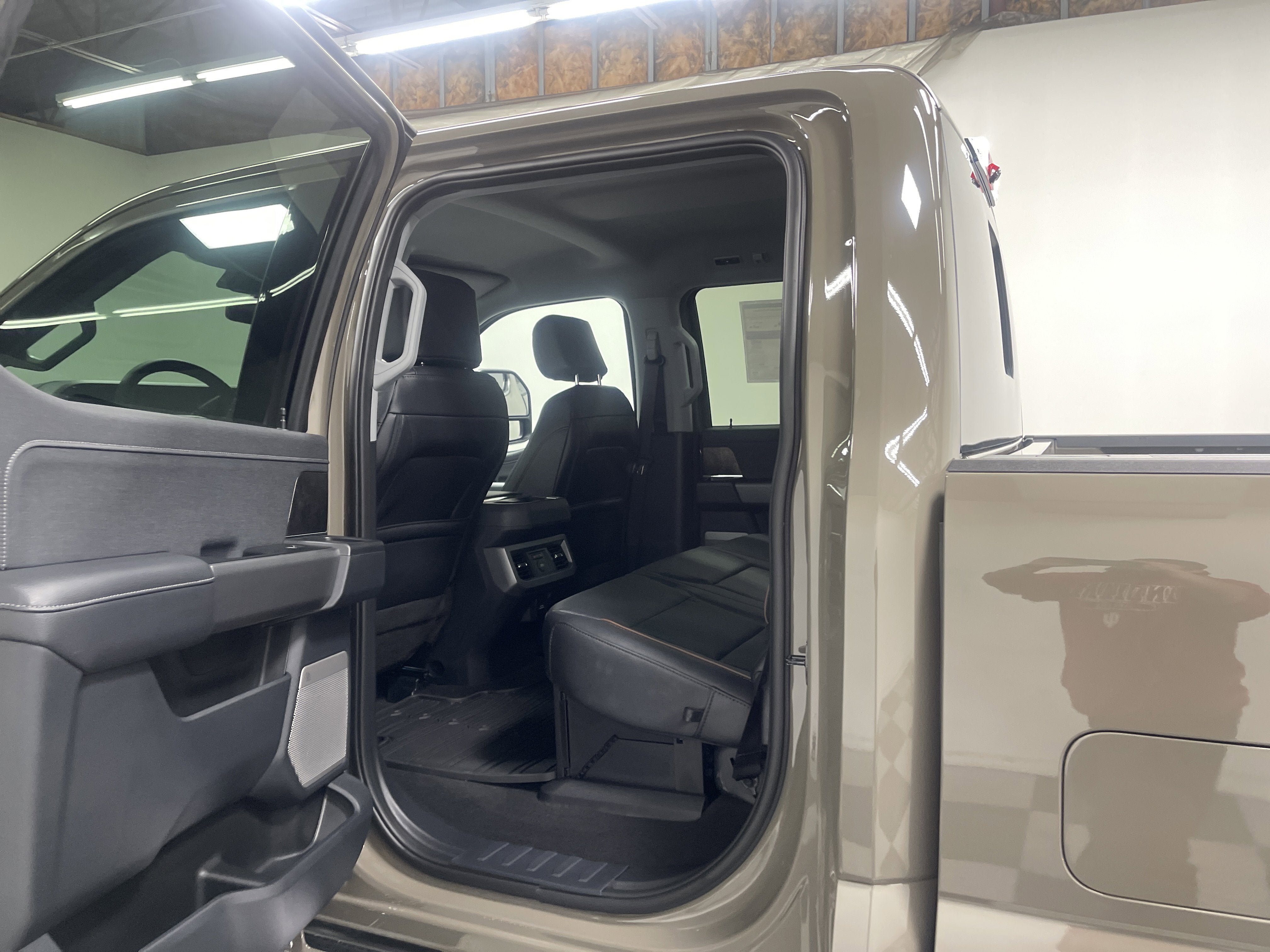 2026 Ford Super Duty F-350 DRW LARIAT