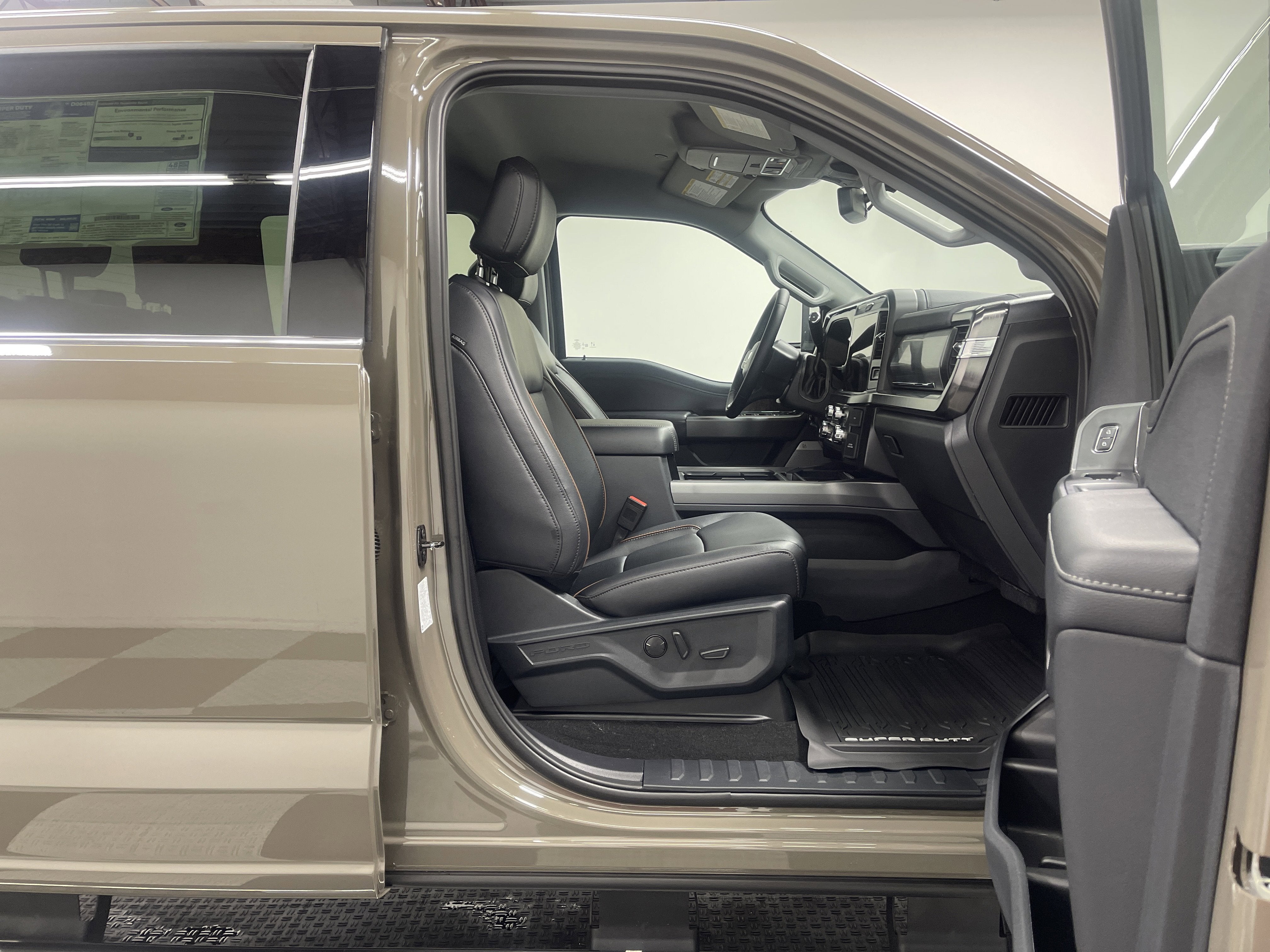 2026 Ford Super Duty F-350 DRW LARIAT