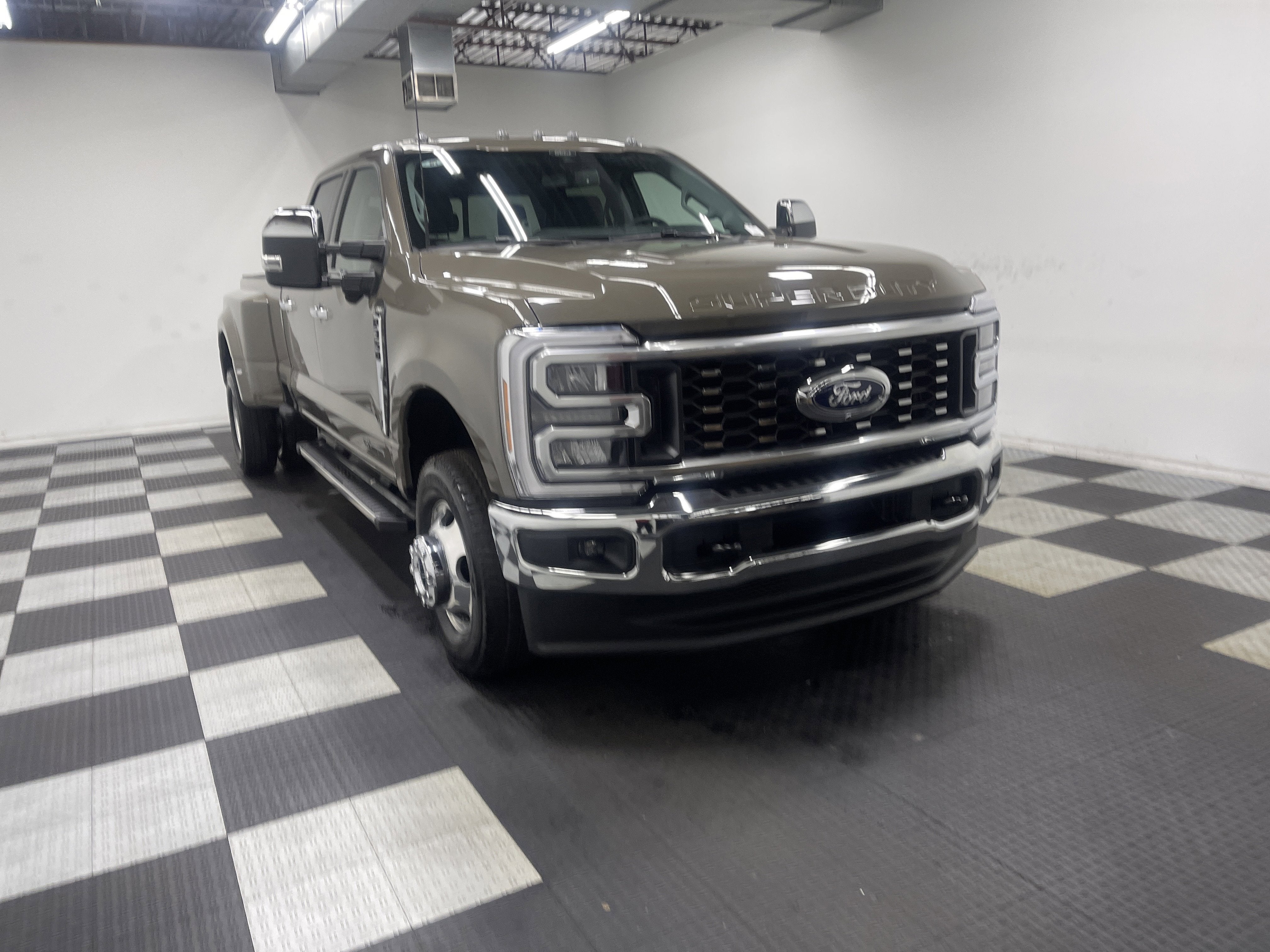 2026 Ford Super Duty F-350 DRW LARIAT