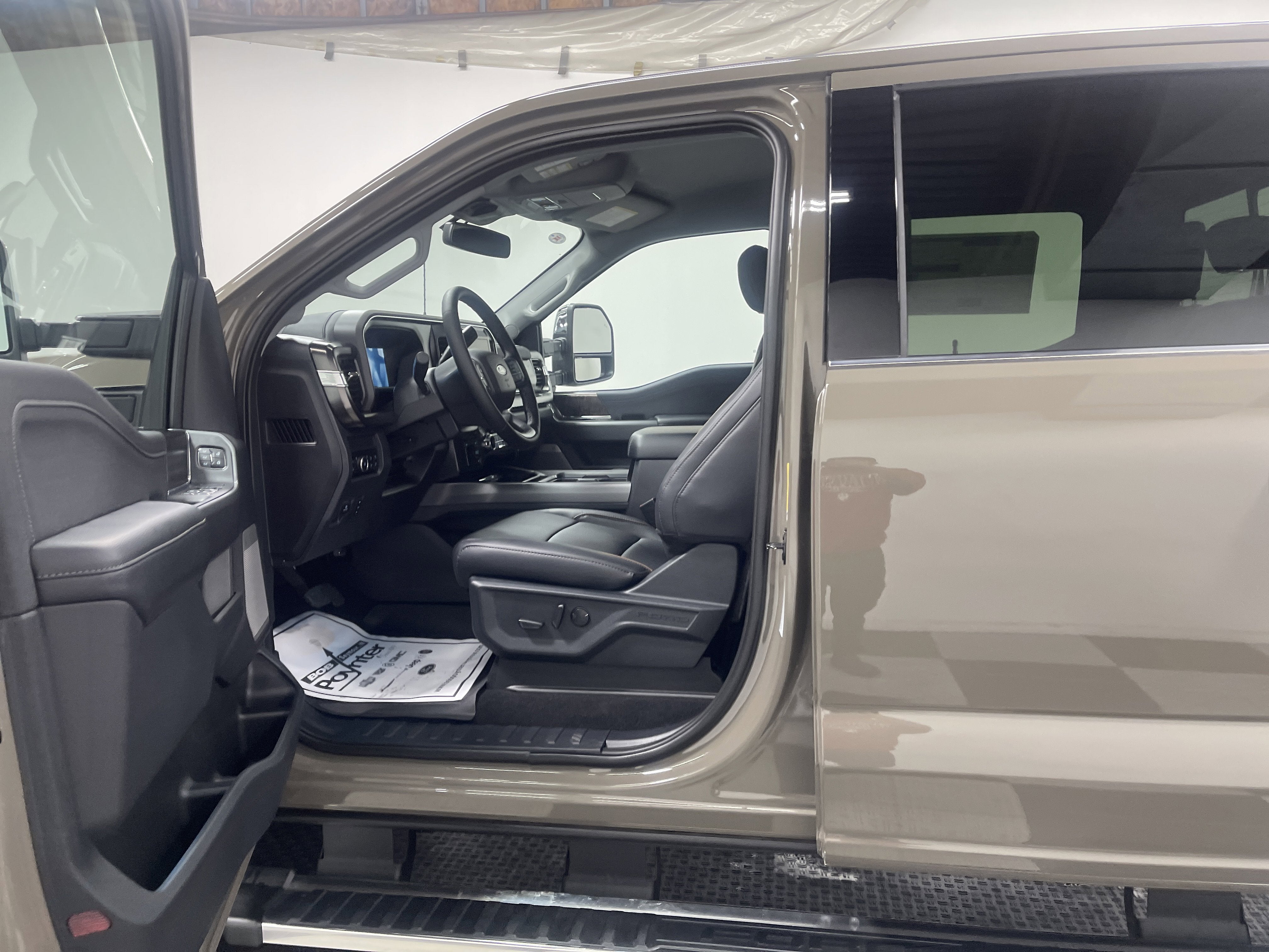 2026 Ford Super Duty F-350 DRW LARIAT