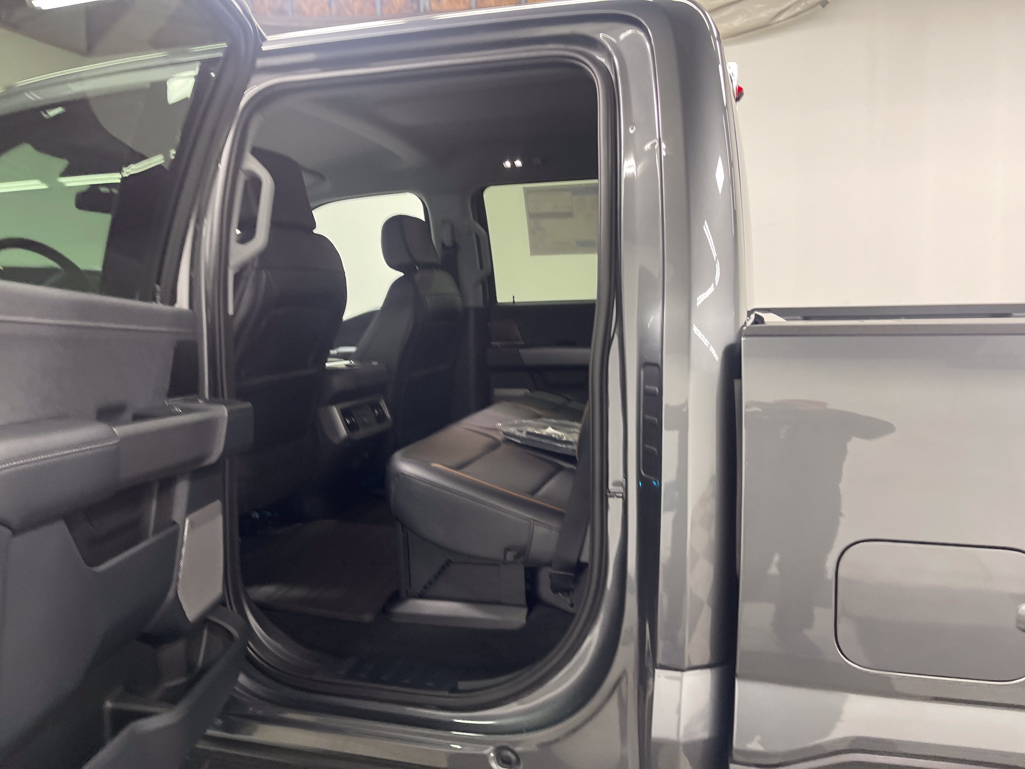 2026 Ford Super Duty F-350 DRW LARIAT