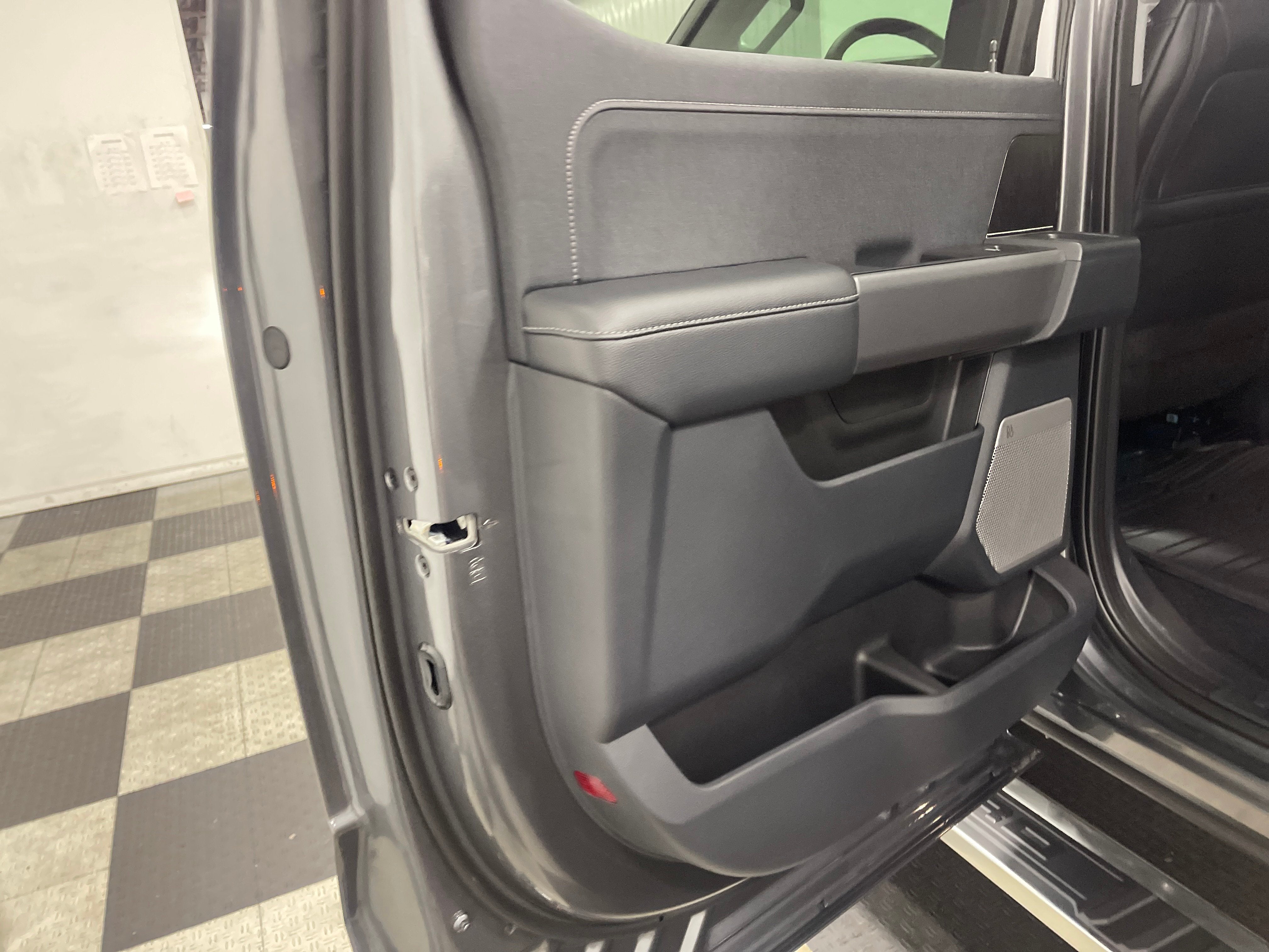 2026 Ford Super Duty F-350 DRW LARIAT