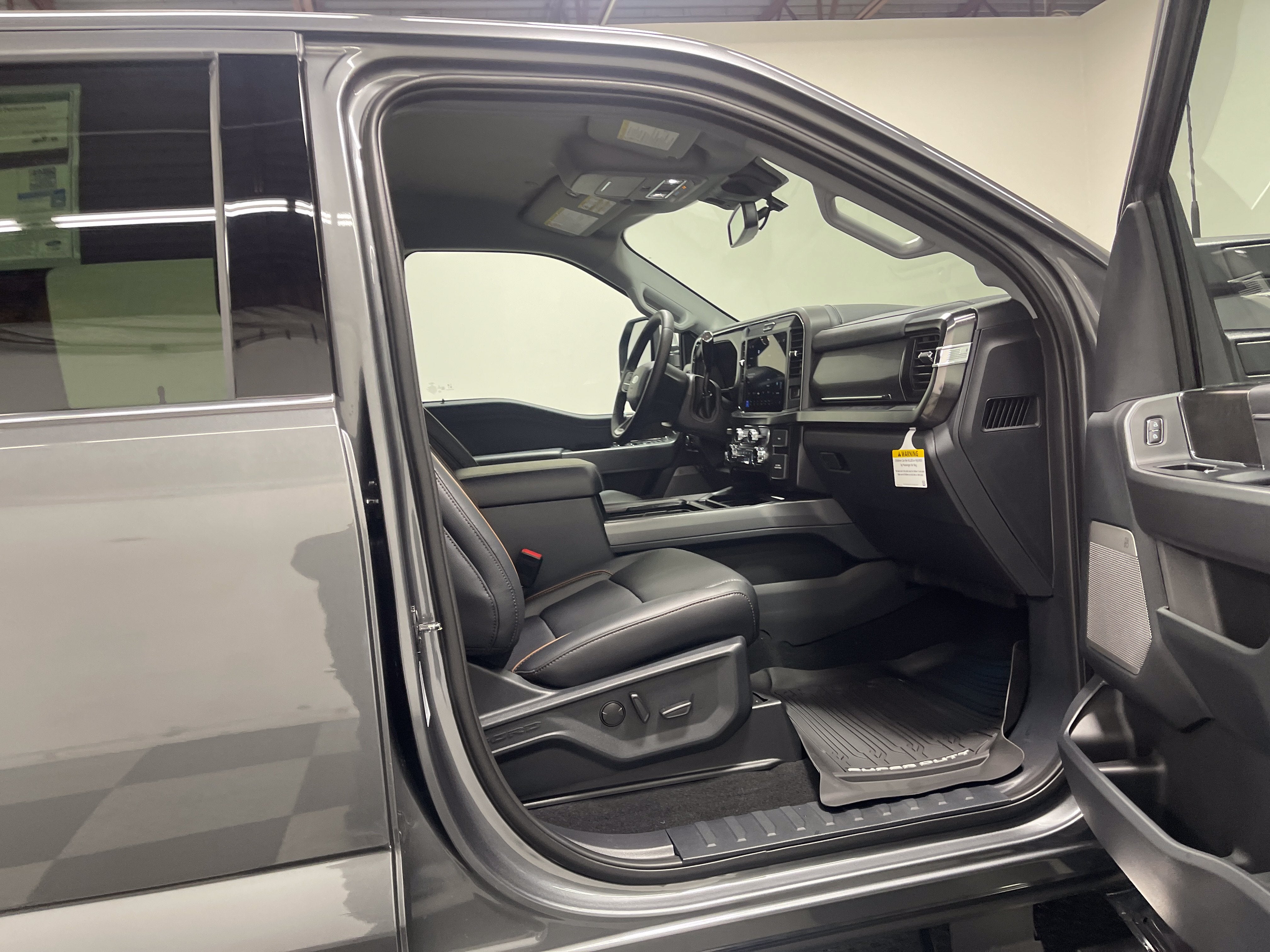 2026 Ford Super Duty F-350 DRW LARIAT