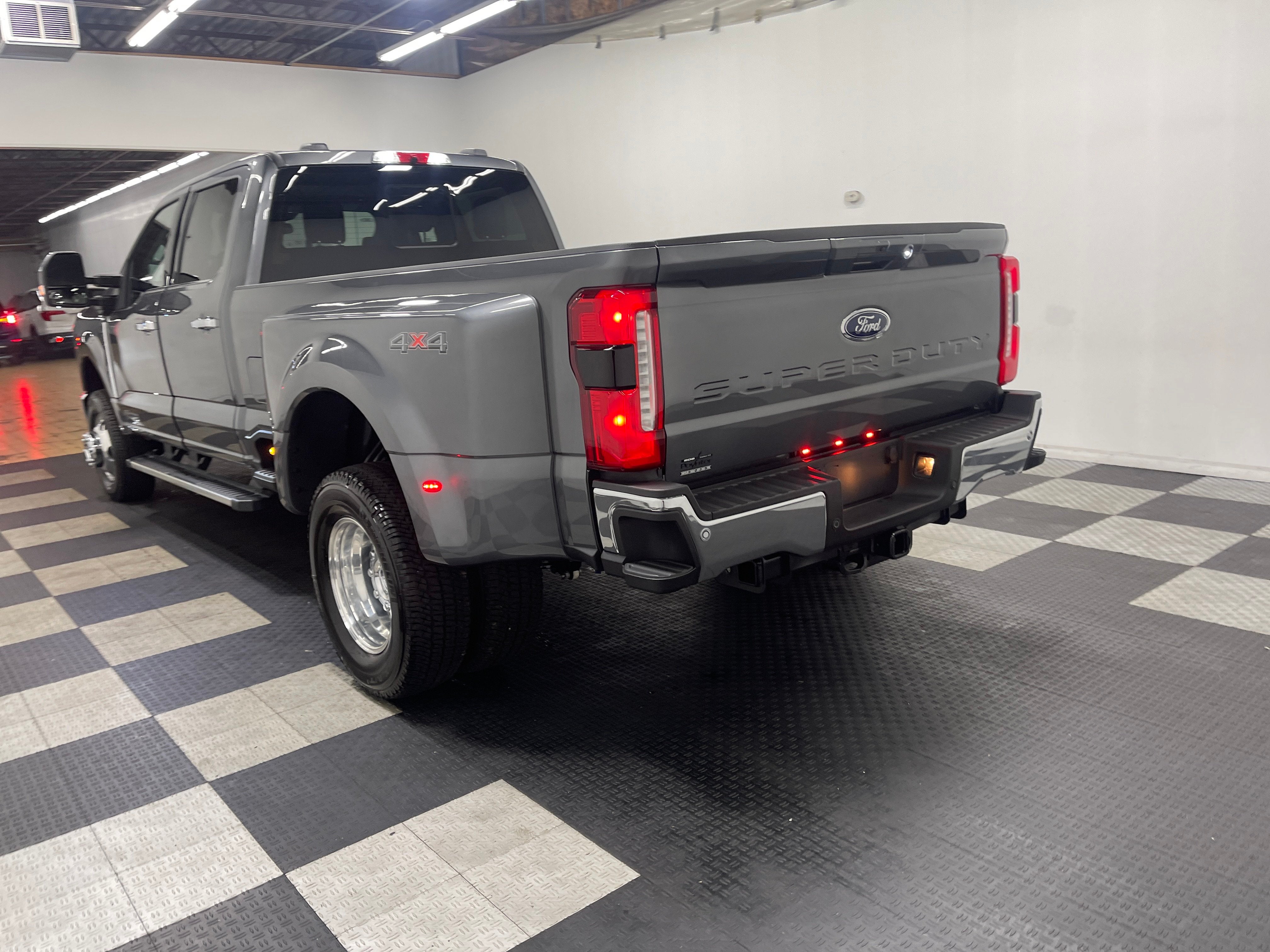 2026 Ford Super Duty F-350 DRW LARIAT