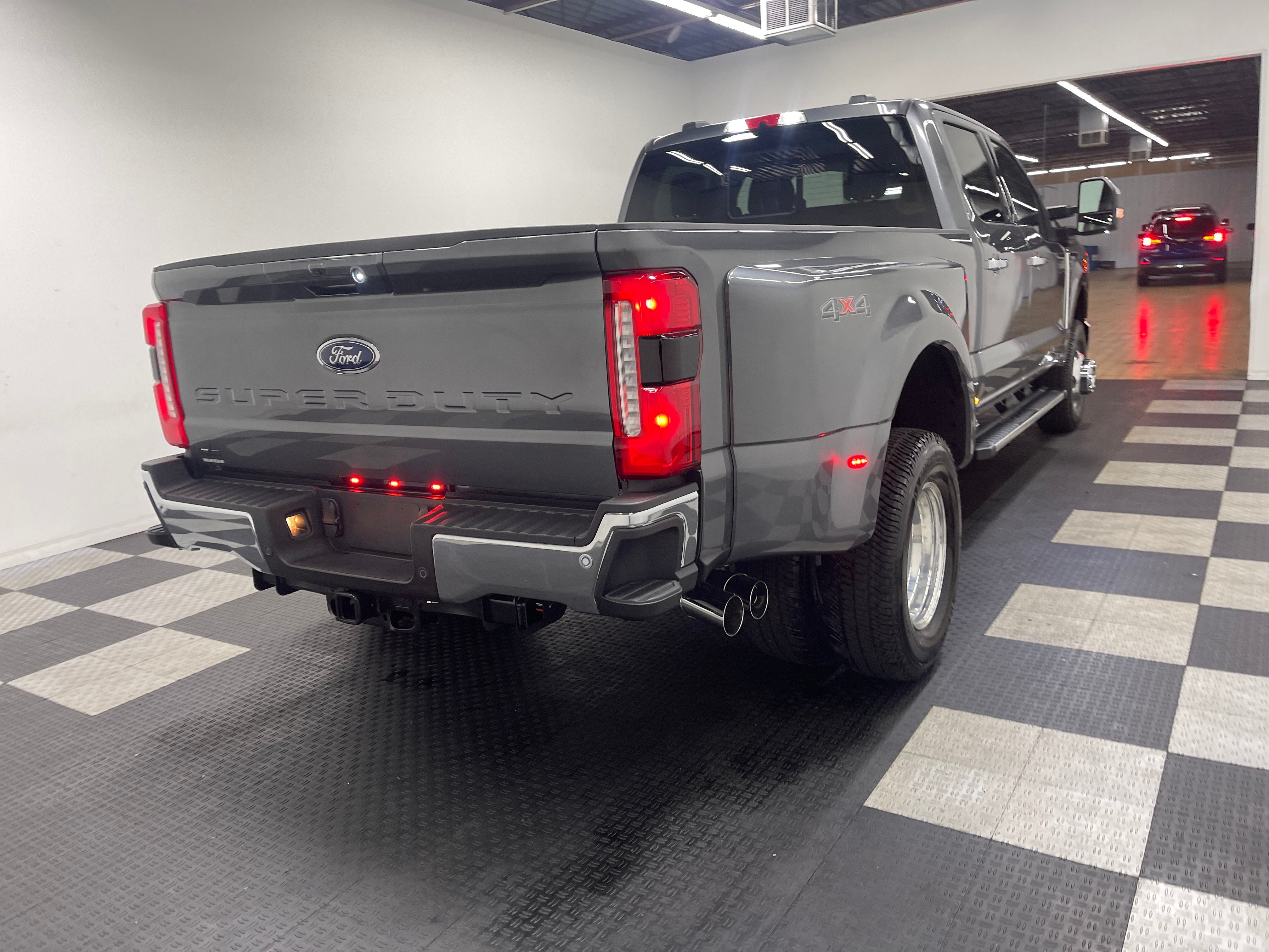 2026 Ford Super Duty F-350 DRW LARIAT