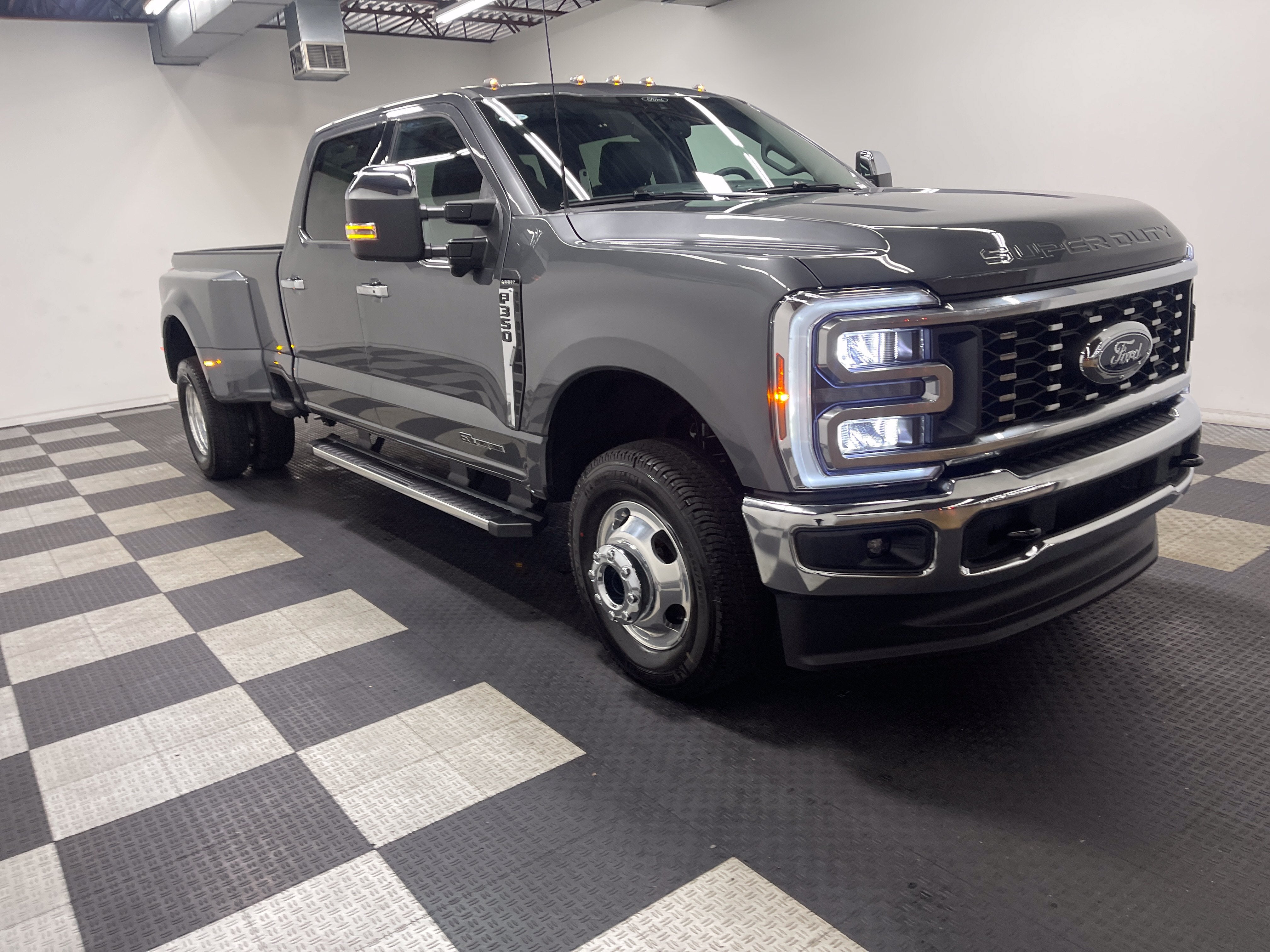 2026 Ford Super Duty F-350 DRW LARIAT