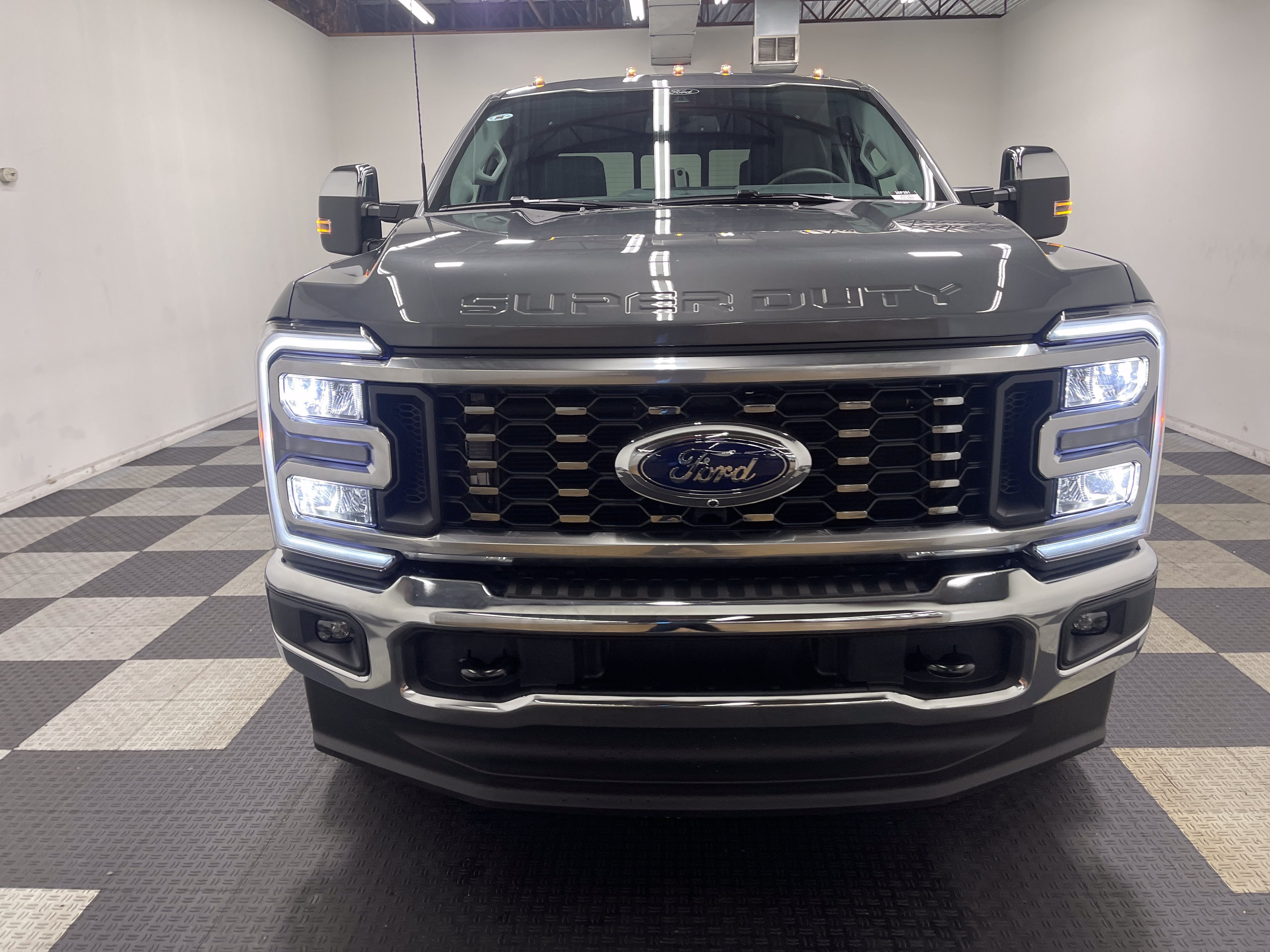 2026 Ford Super Duty F-350 DRW LARIAT