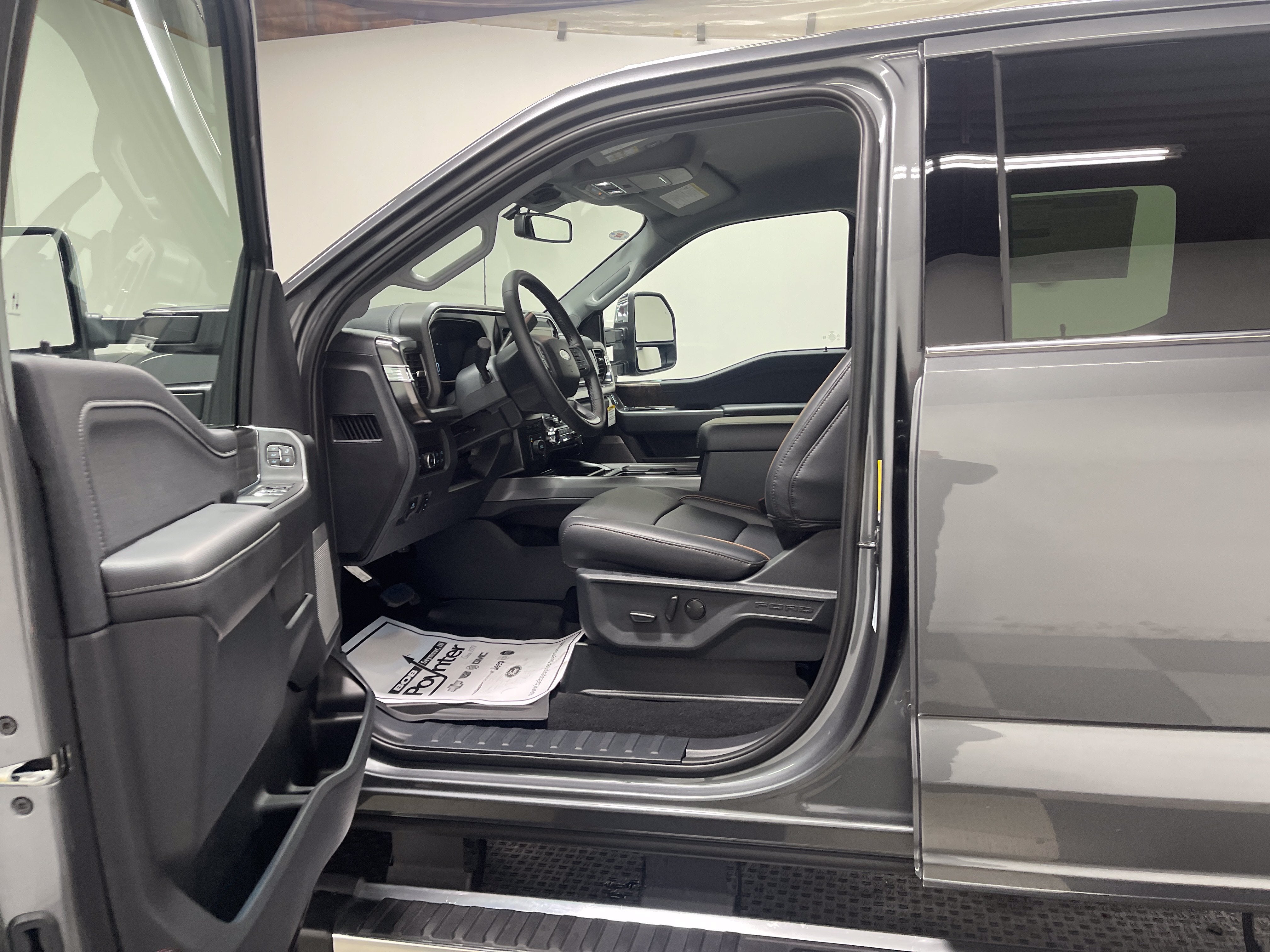 2026 Ford Super Duty F-350 DRW LARIAT