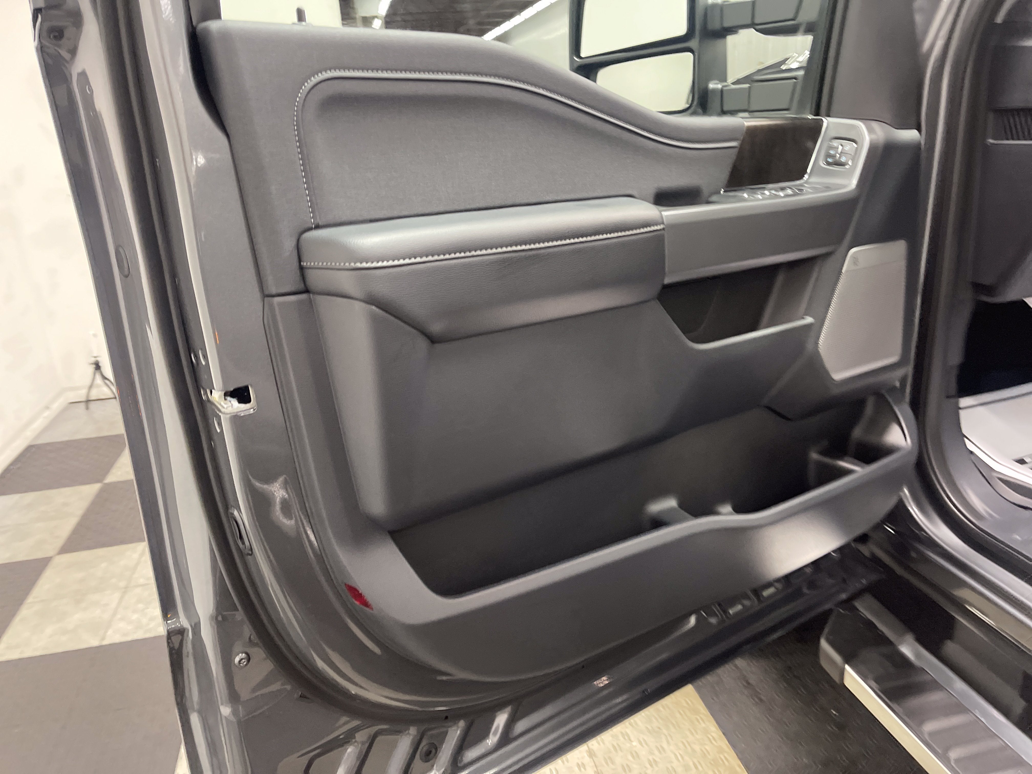 2026 Ford Super Duty F-350 DRW LARIAT