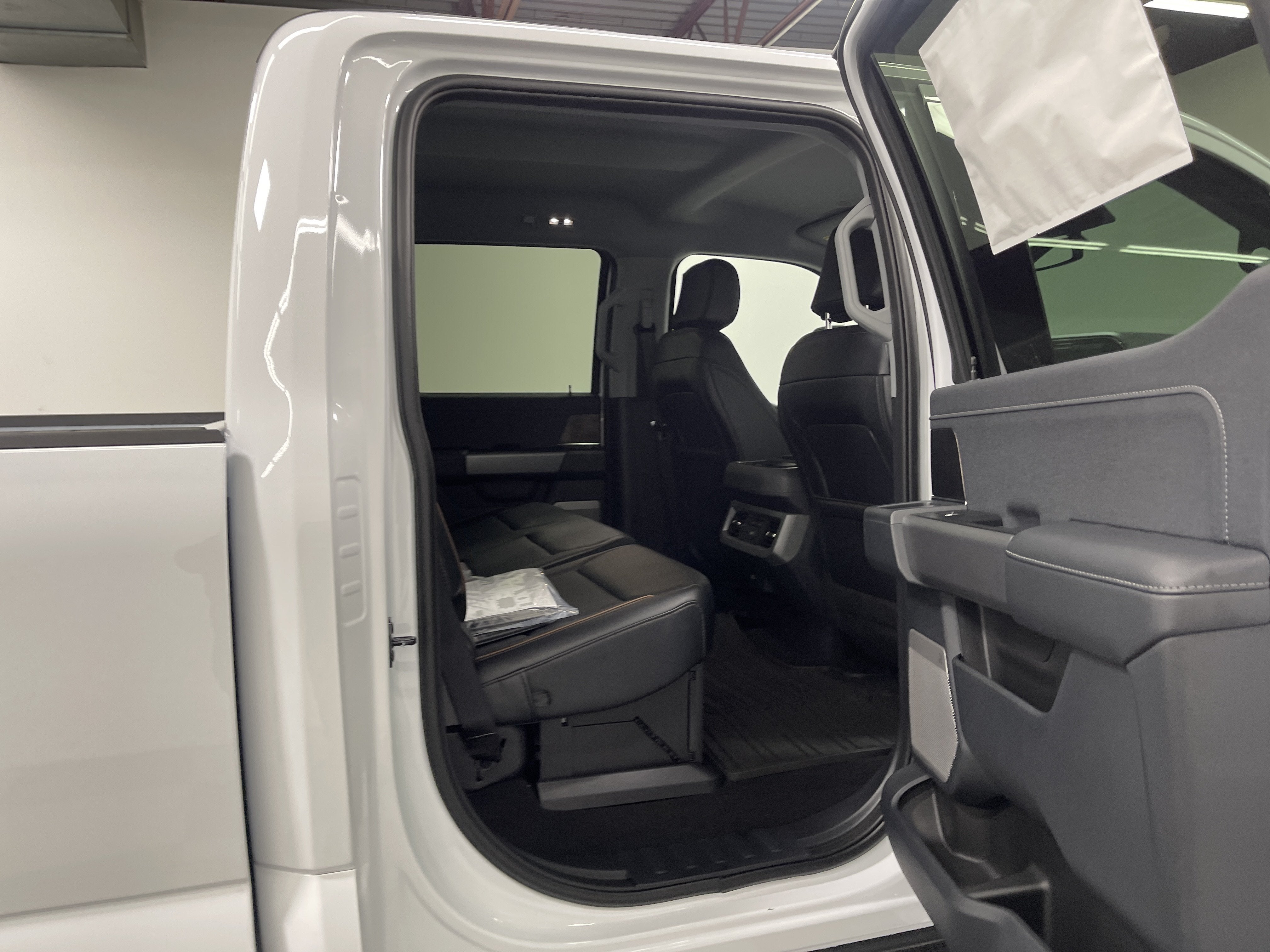 2026 Ford Super Duty F-350 DRW LARIAT