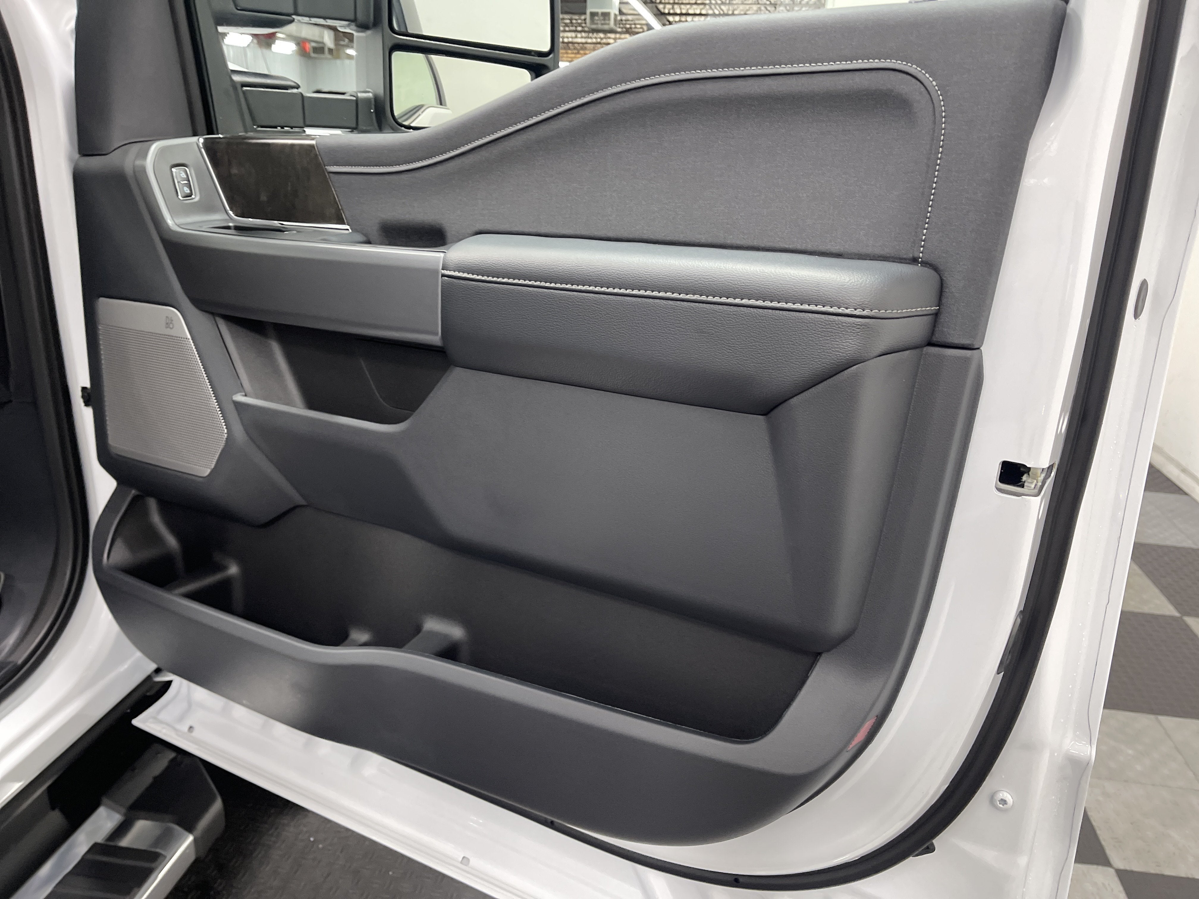 2026 Ford Super Duty F-350 DRW LARIAT