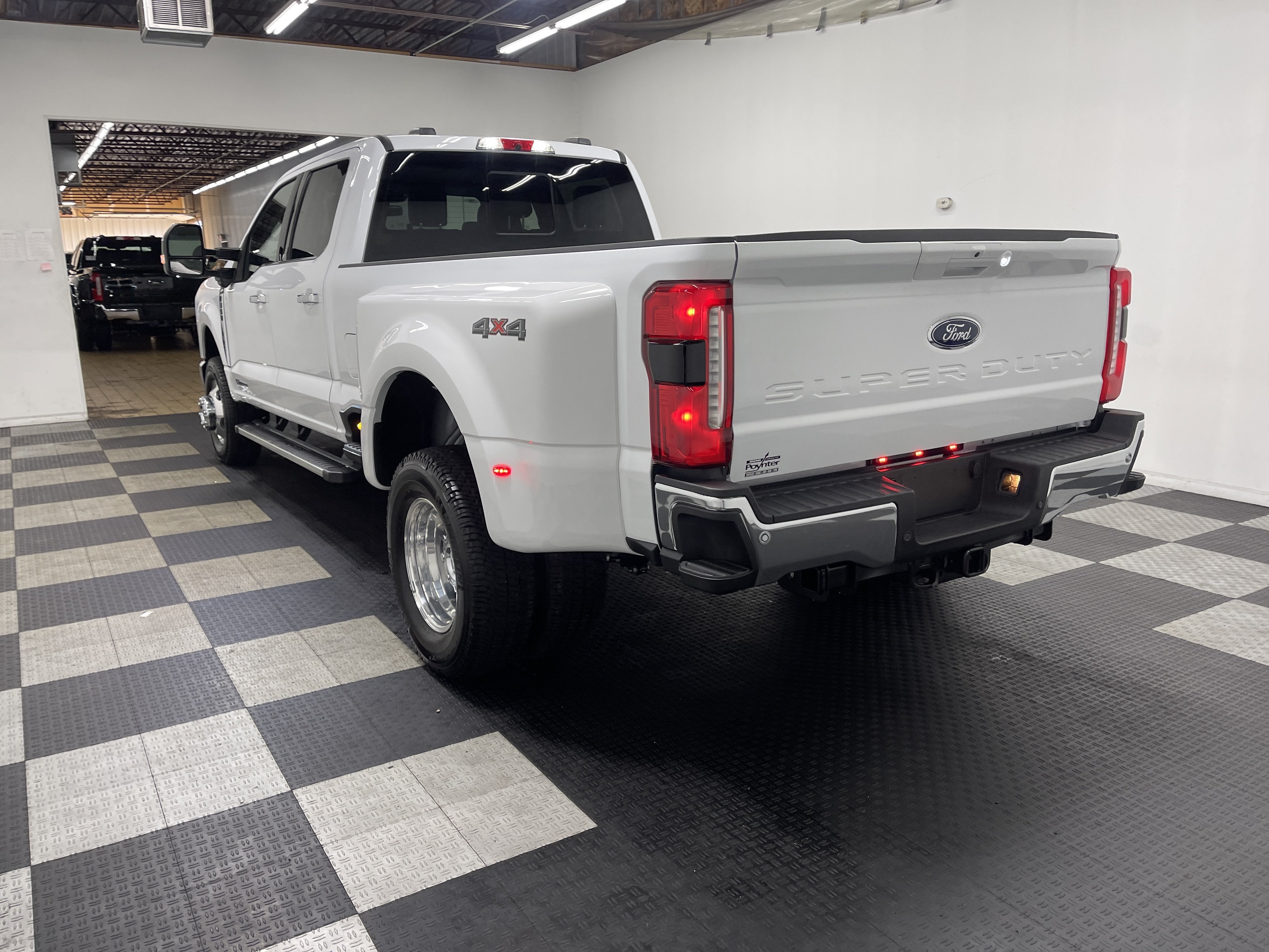 2026 Ford Super Duty F-350 DRW LARIAT