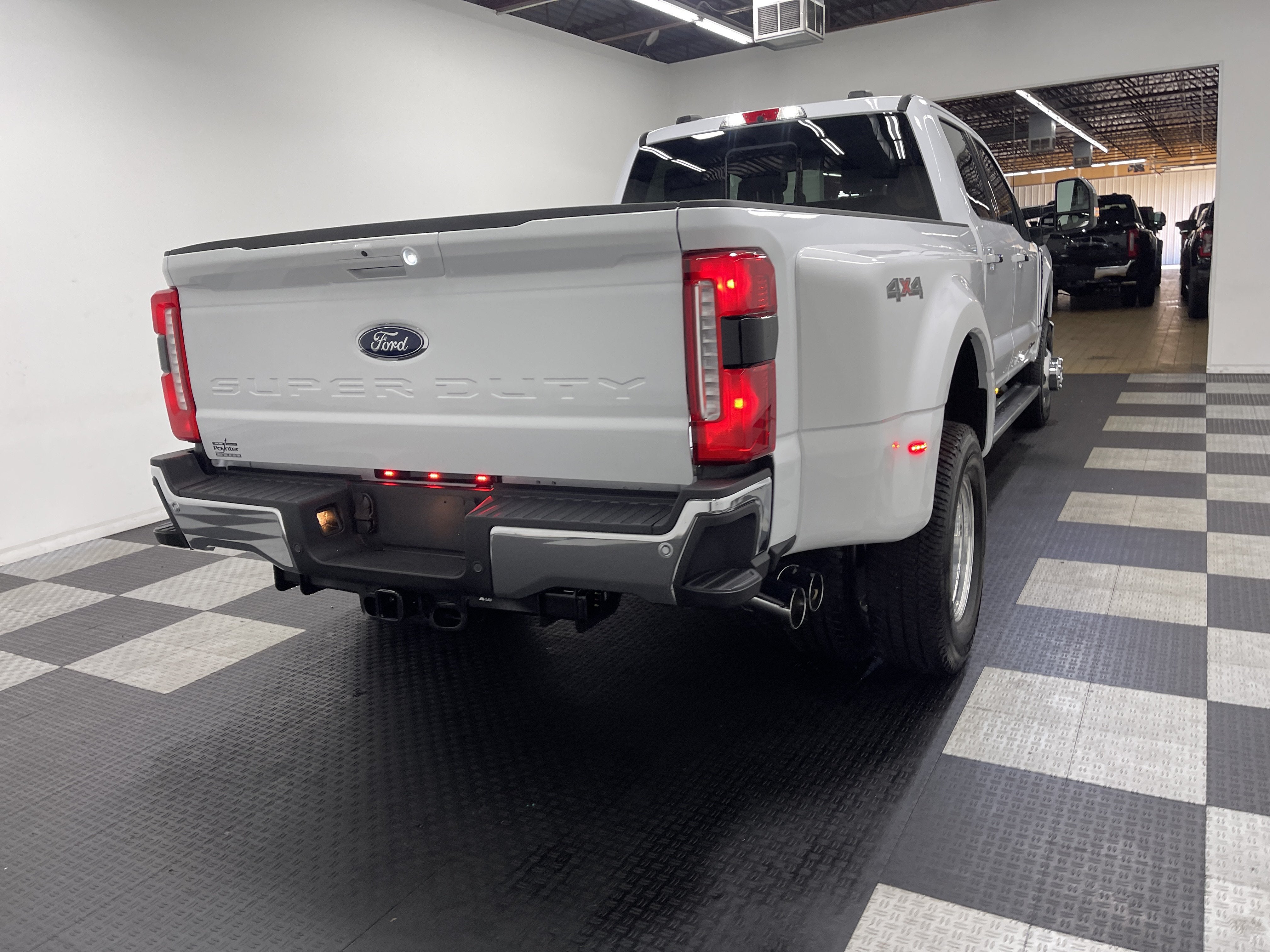 2026 Ford Super Duty F-350 DRW LARIAT