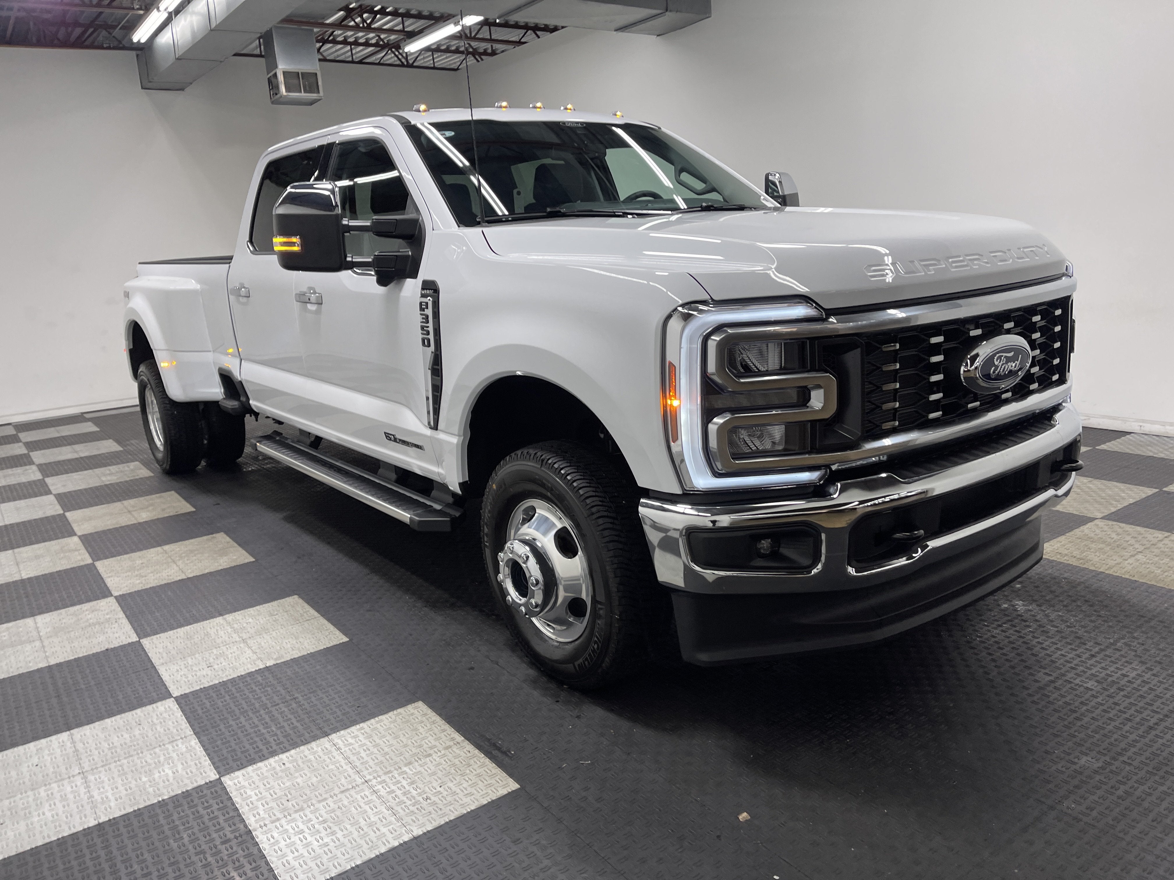 2026 Ford Super Duty F-350 DRW LARIAT