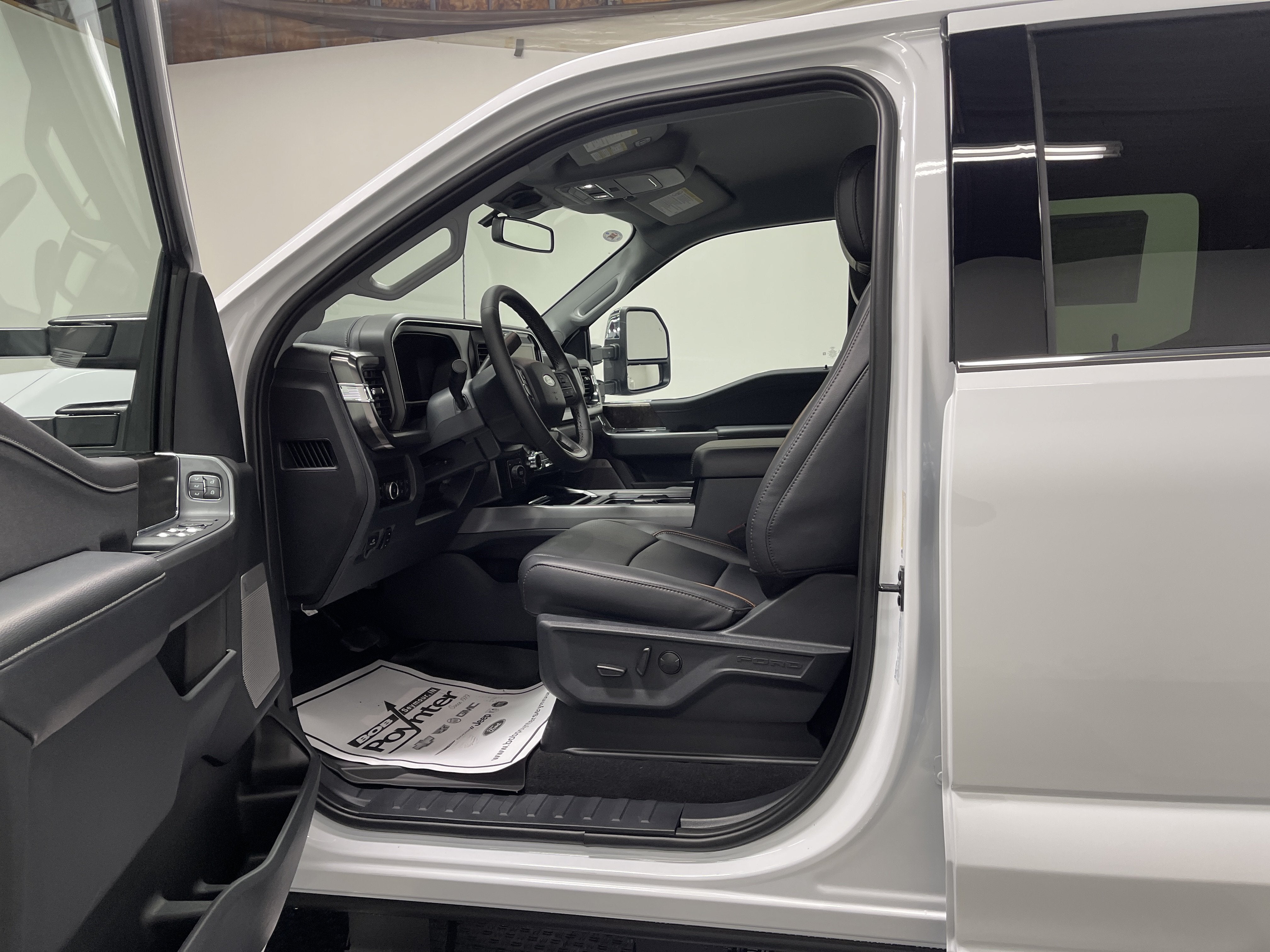 2026 Ford Super Duty F-350 DRW LARIAT