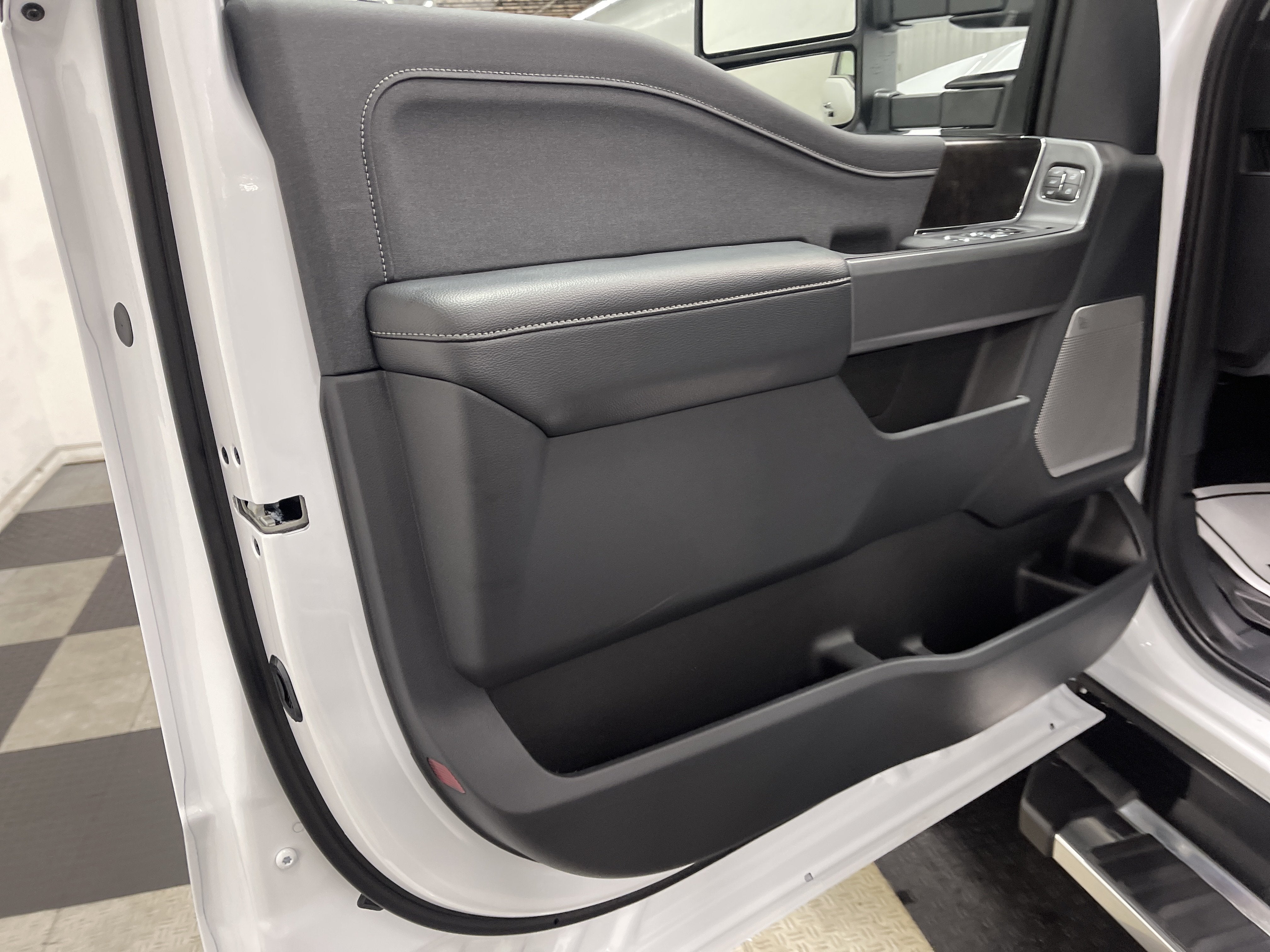 2026 Ford Super Duty F-350 DRW LARIAT