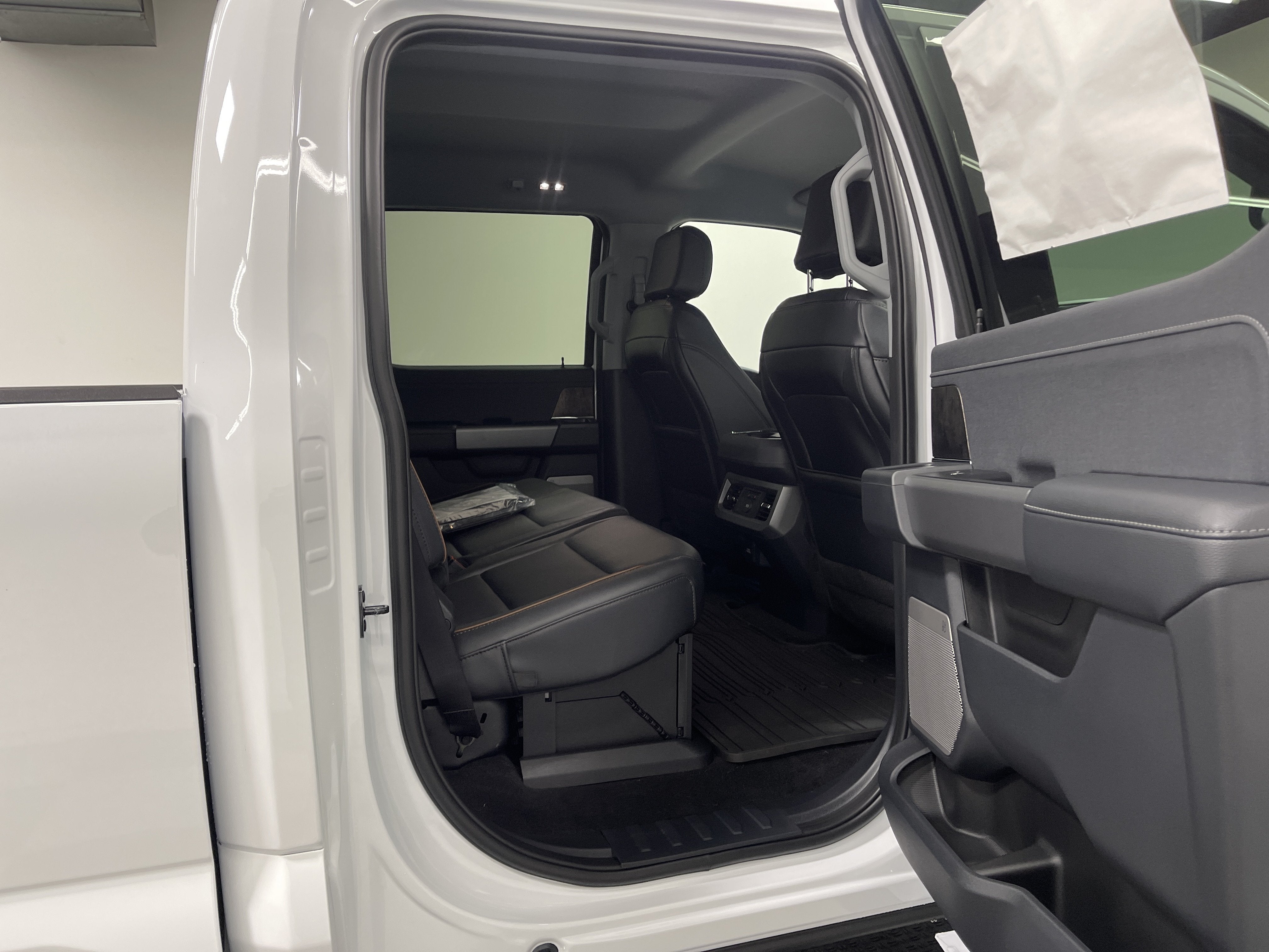 2026 Ford Super Duty F-350 DRW LARIAT