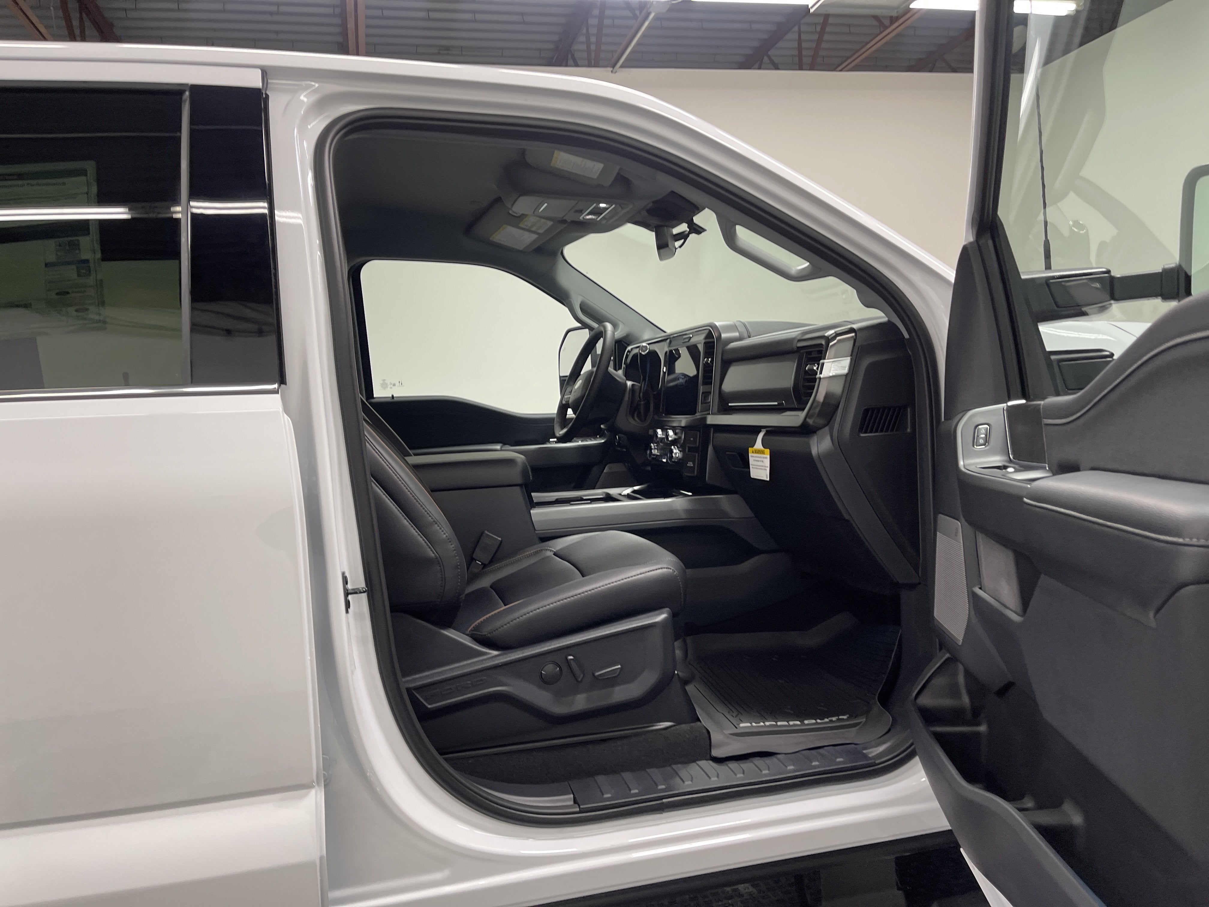 2026 Ford Super Duty F-350 DRW LARIAT