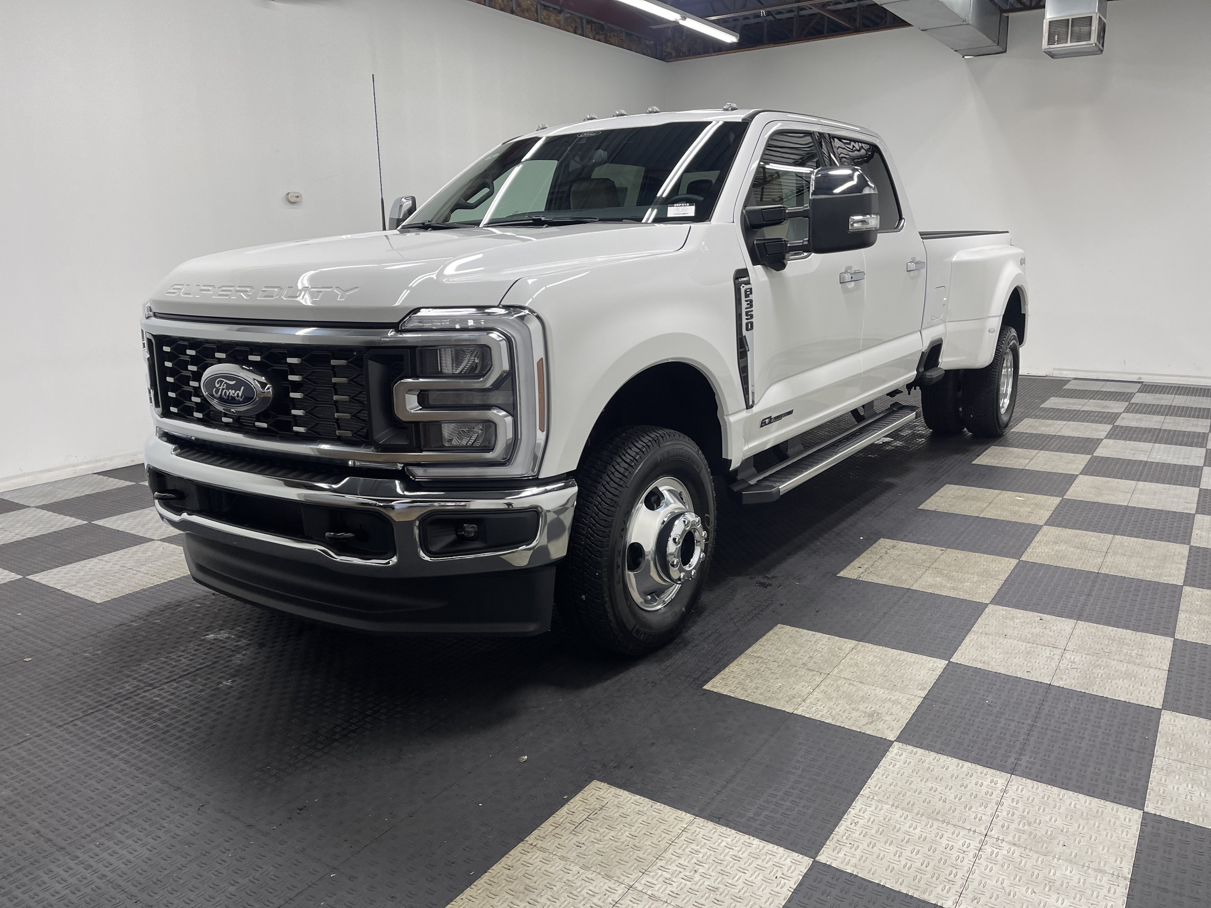 2026 Ford Super Duty F-350 DRW LARIAT