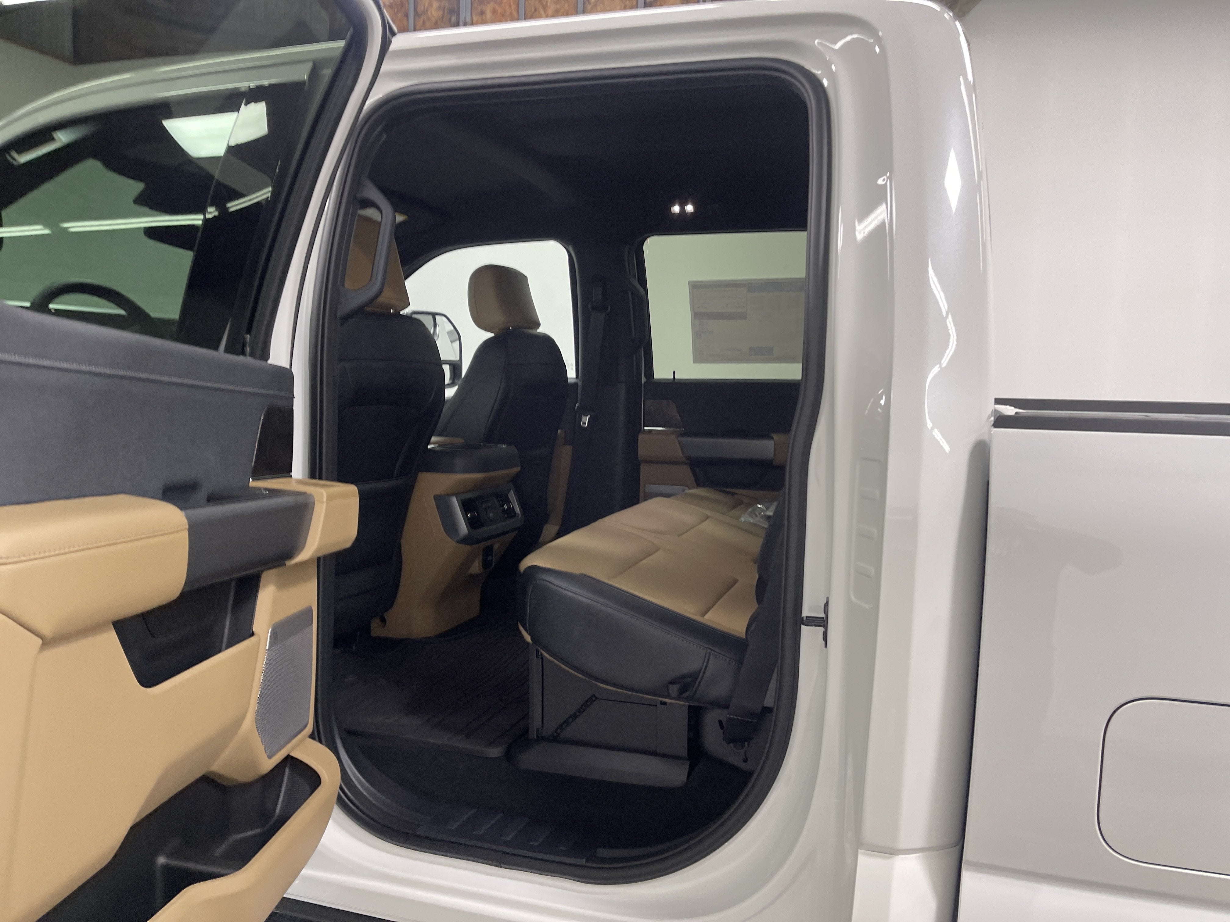 2026 Ford Super Duty F-350 DRW LARIAT