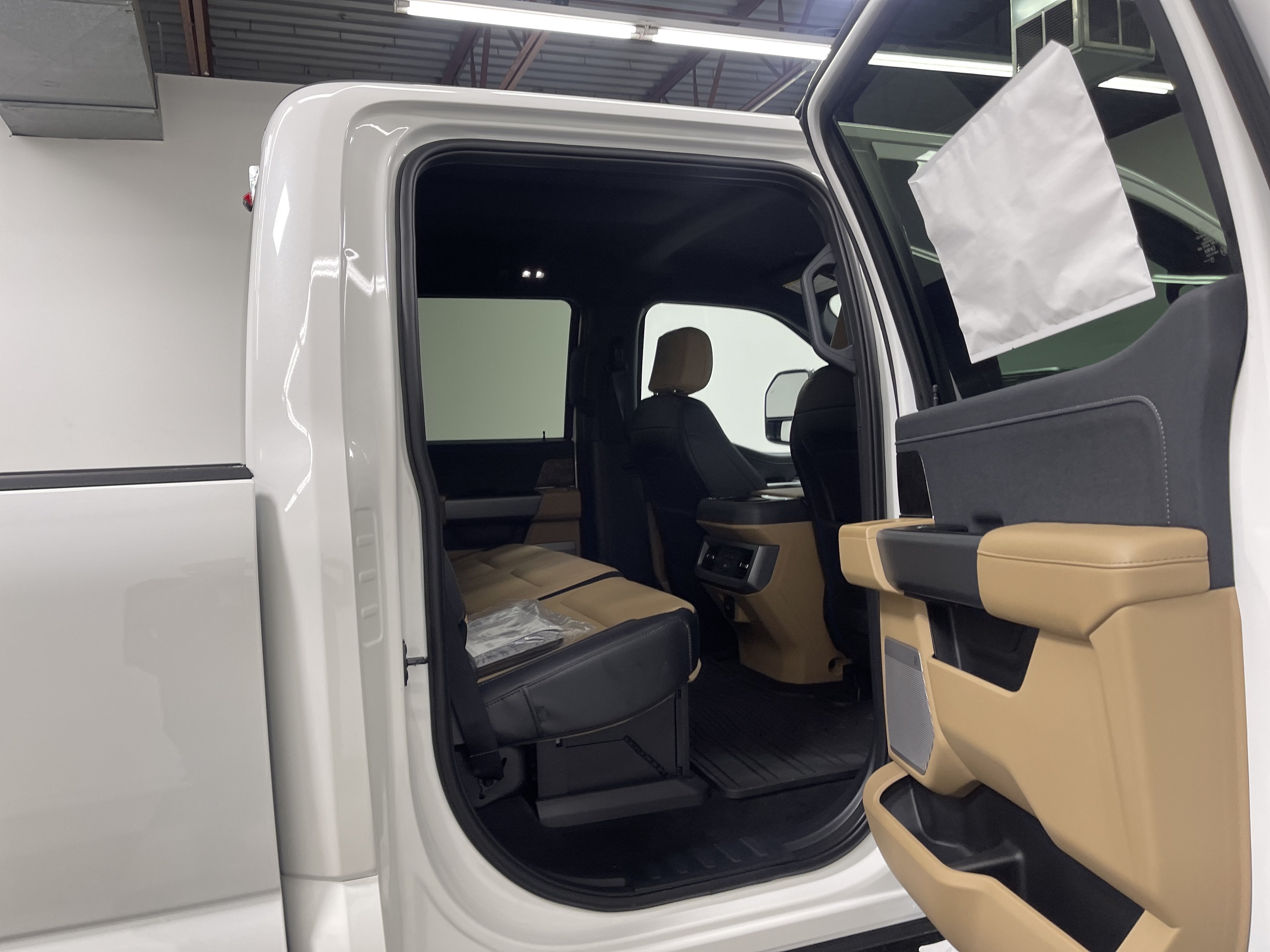 2026 Ford Super Duty F-350 DRW LARIAT