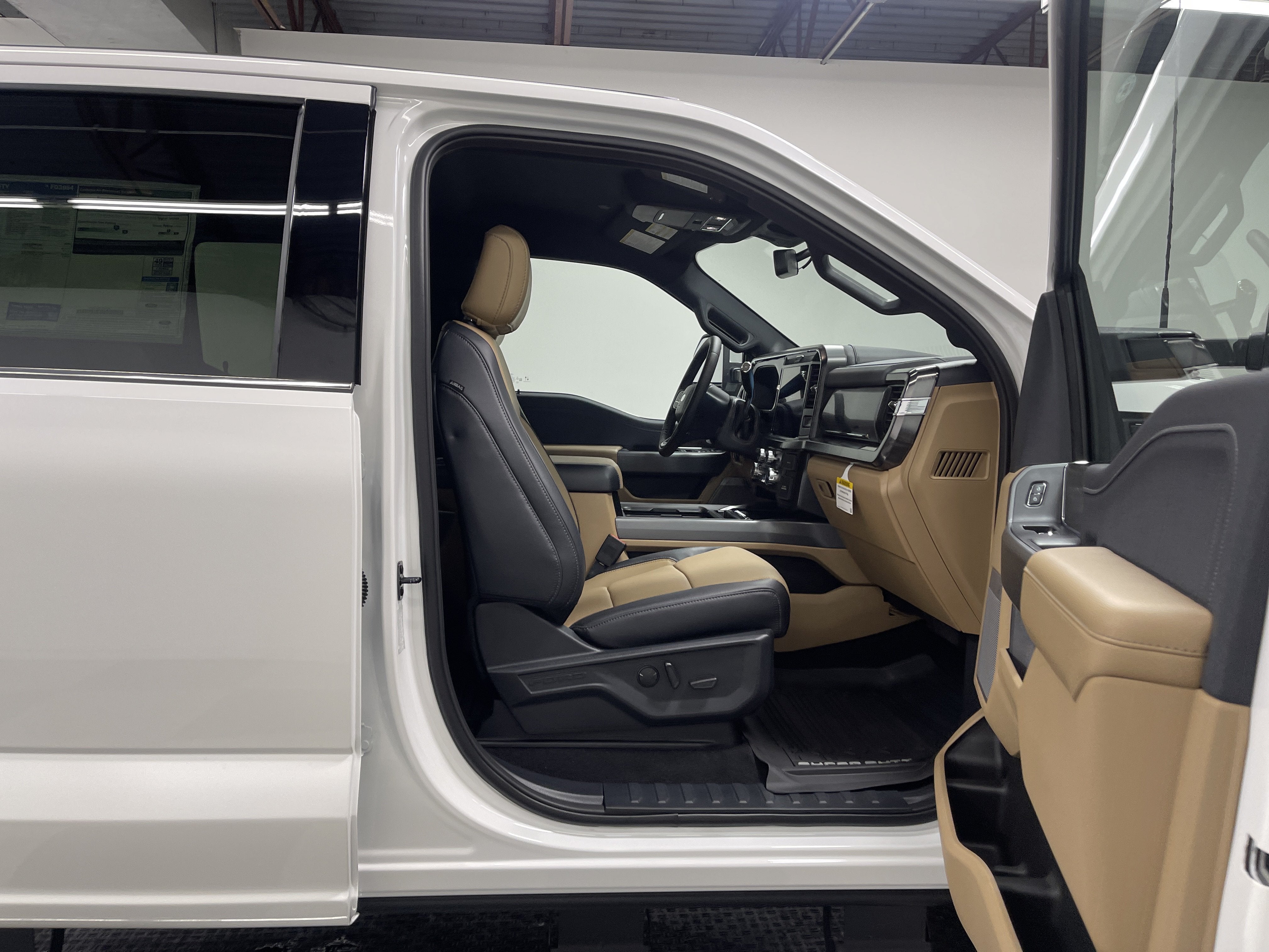 2026 Ford Super Duty F-350 DRW LARIAT