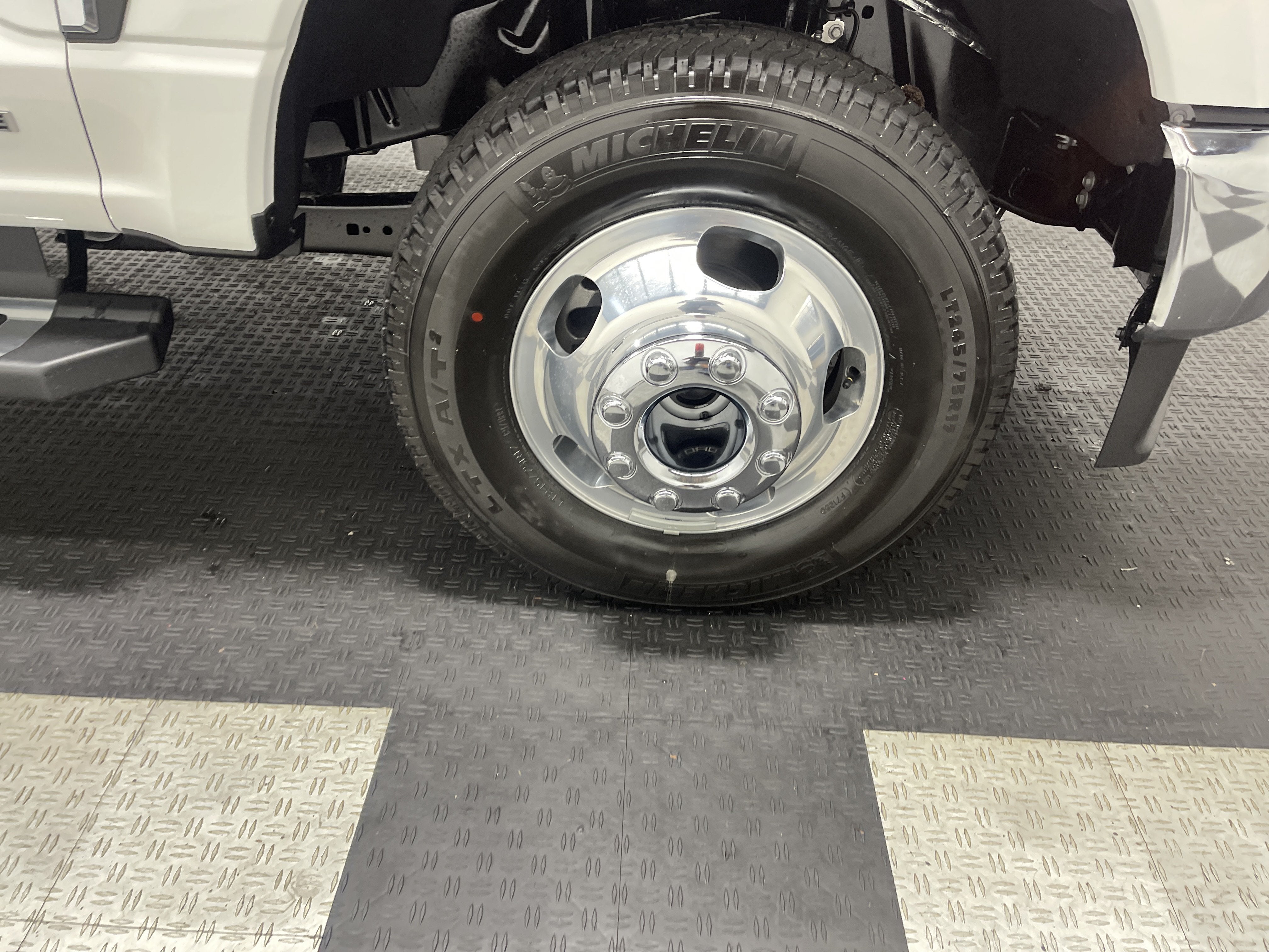 2026 Ford Super Duty F-350 DRW LARIAT